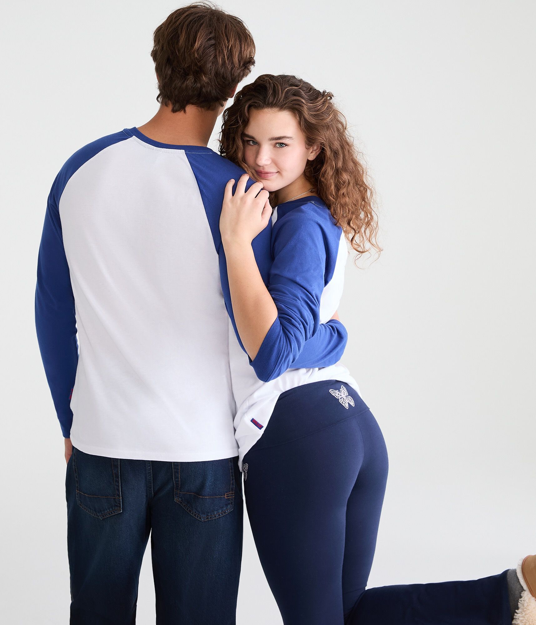 Long Sleeve Buffalo Bills Relaxed Raglan Graphic Tee