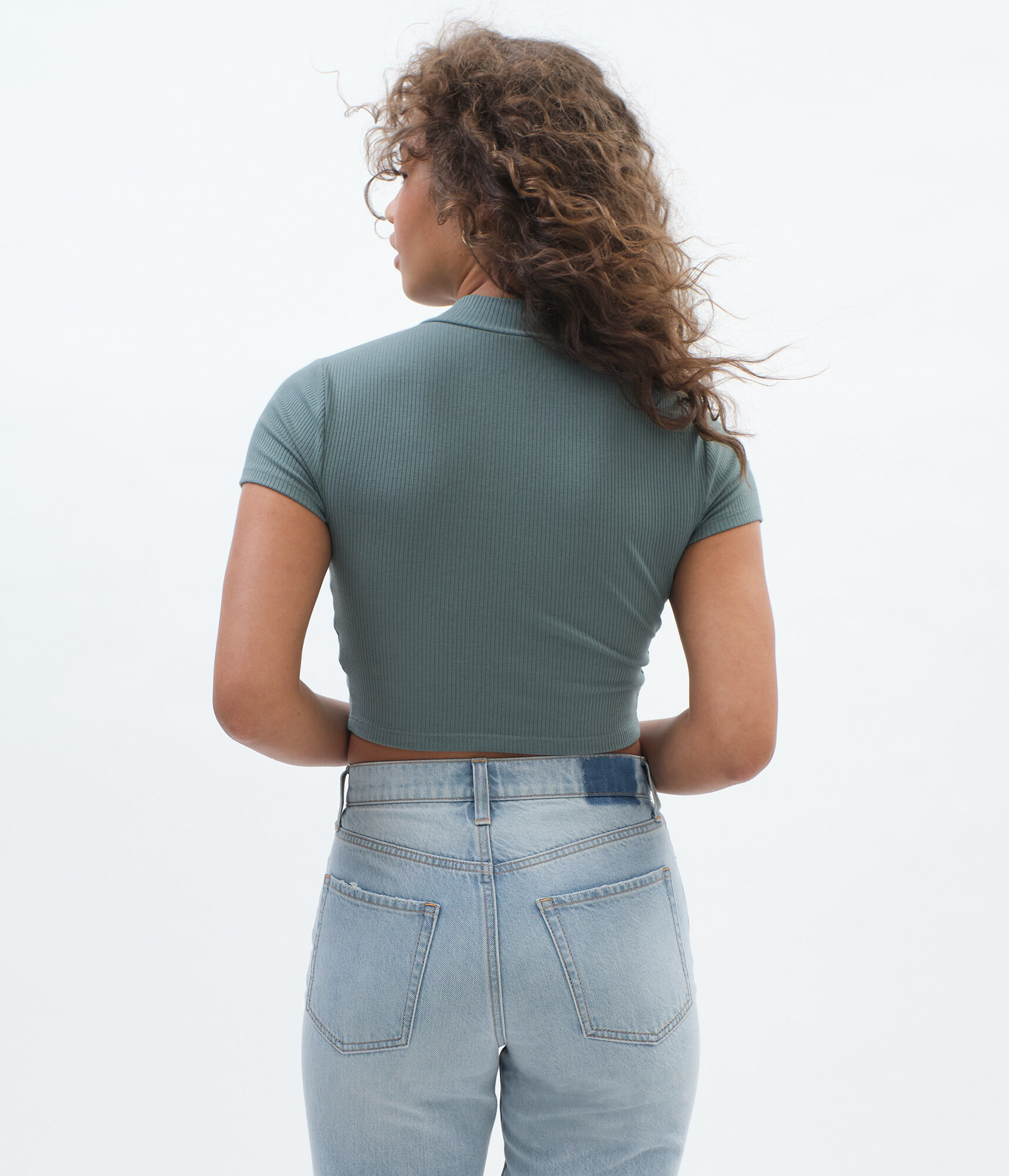 Ribbed Half-Zip Crop Top***