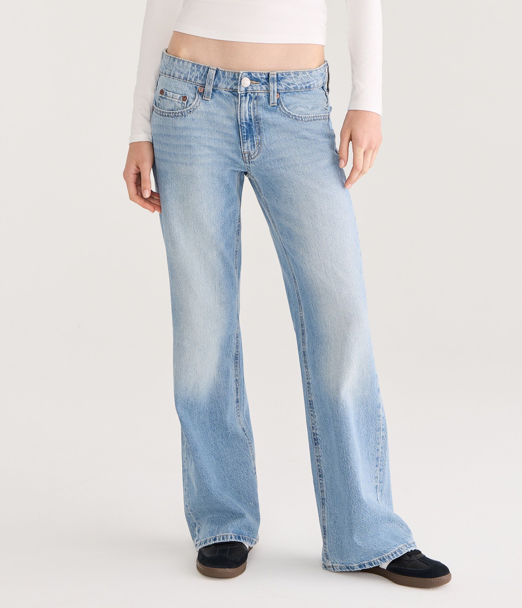 Low-Rise Baggy Flare Jean