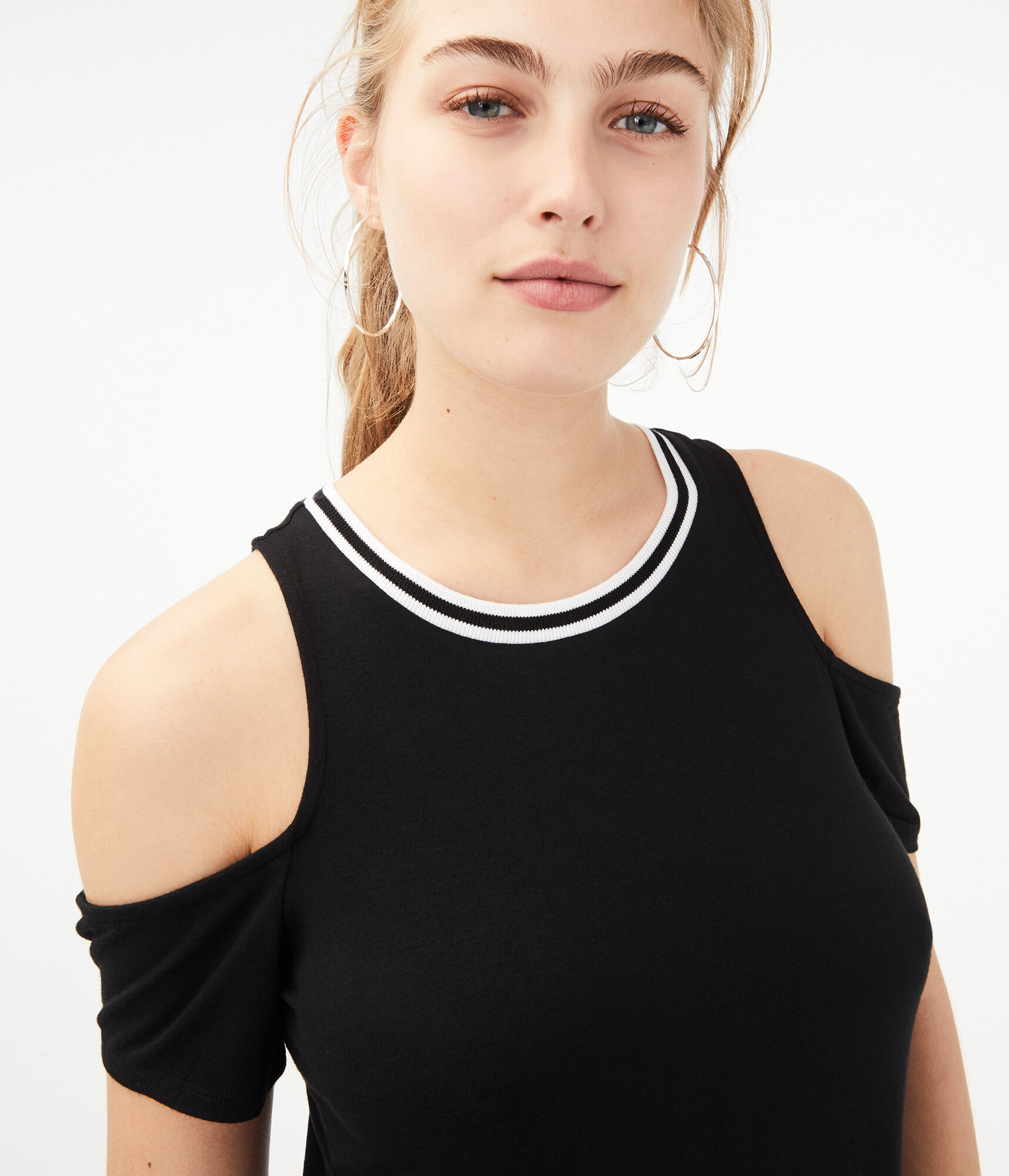 Cold Shoulder Ringer Tee***