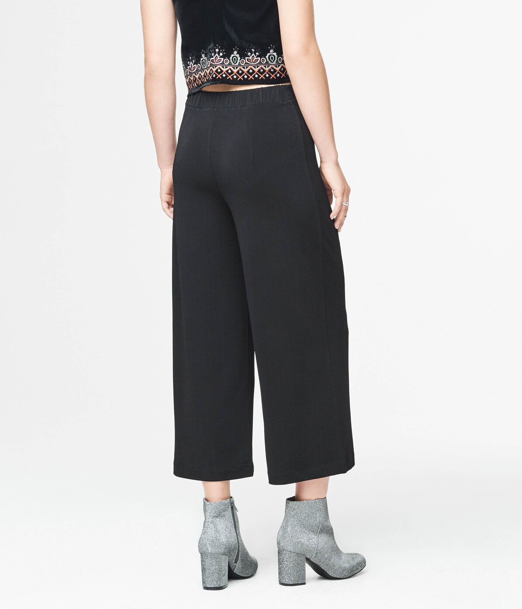 Cr&ecirc;pe Wide-Leg Crop Pants