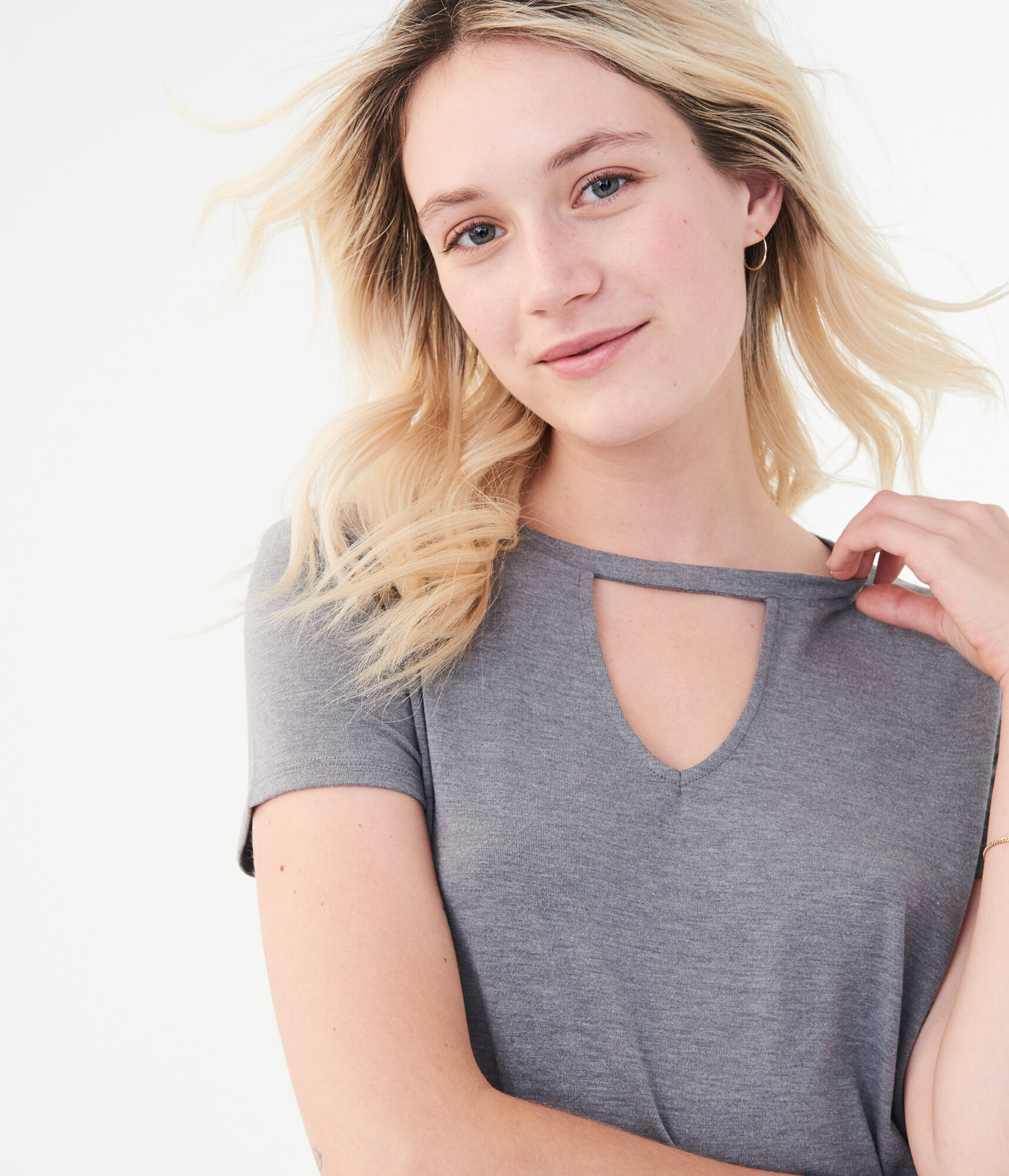 Solid Neckline Cutout Tee***