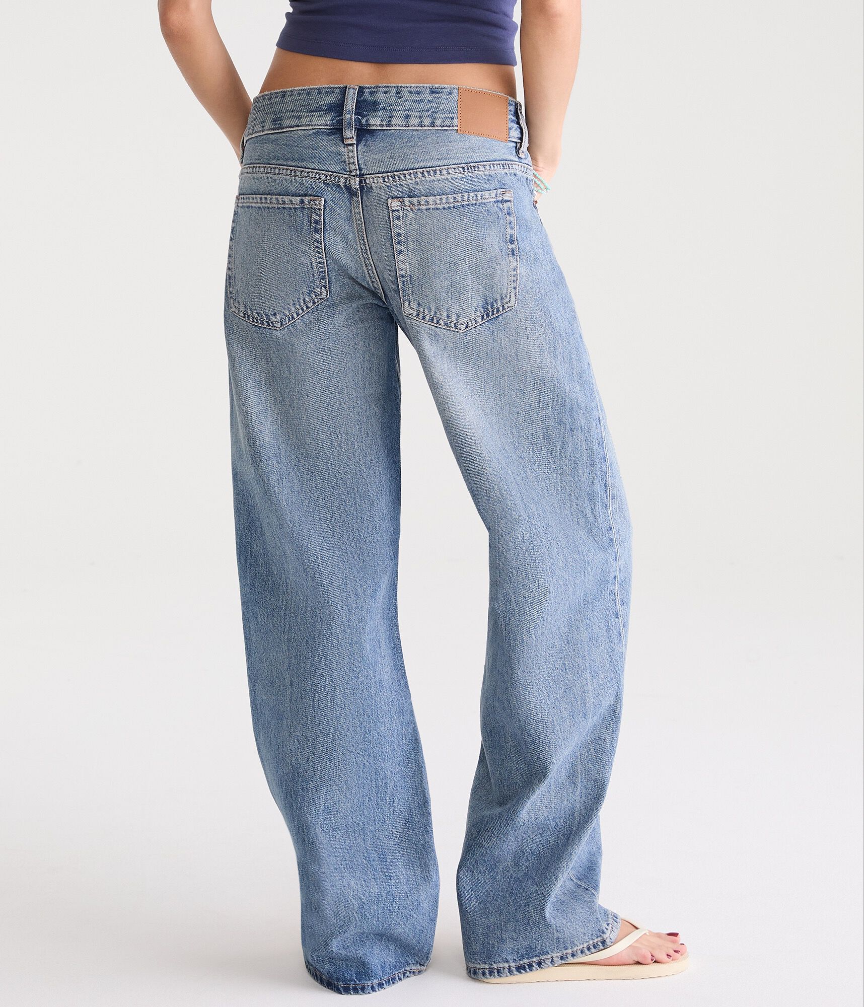 Low-Rise Baggy Wide Leg Jean