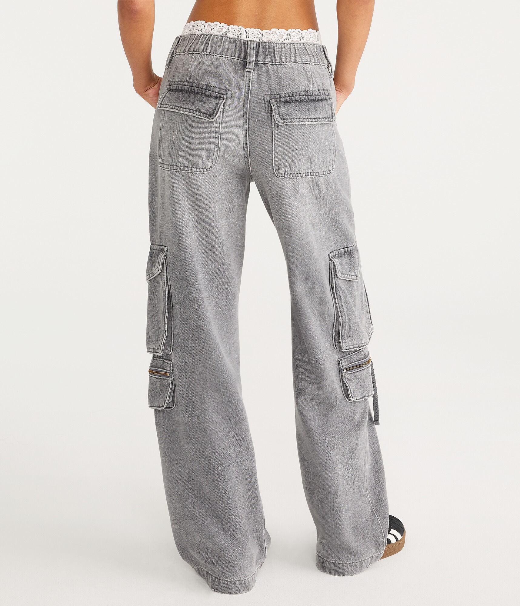 Mid-Rise Wide Leg Cargo Jean