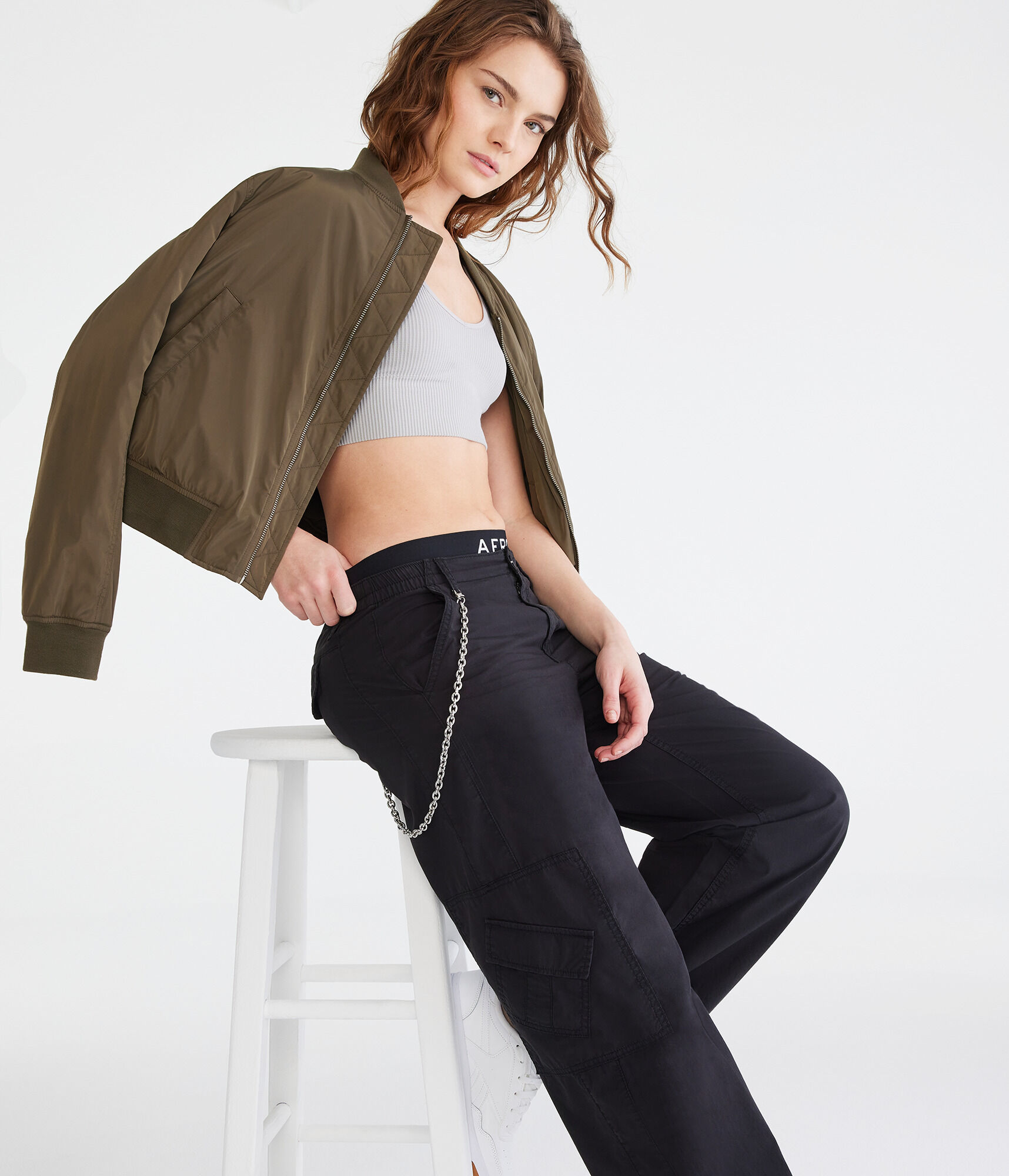 Low-Rise Wide Leg Cargo Pants