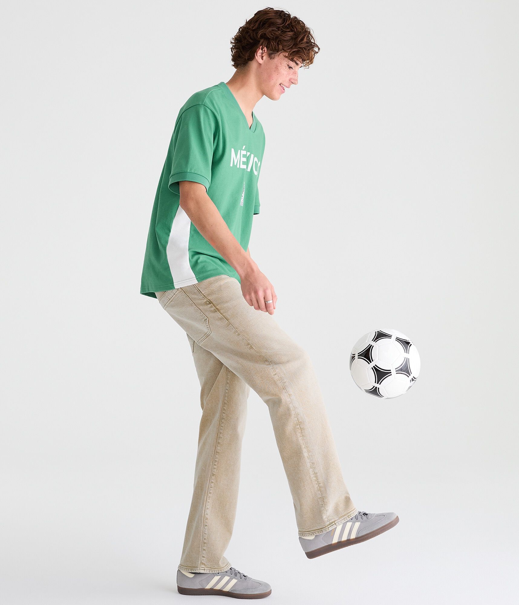 M&eacute;xico V-Neck Soccer Jersey