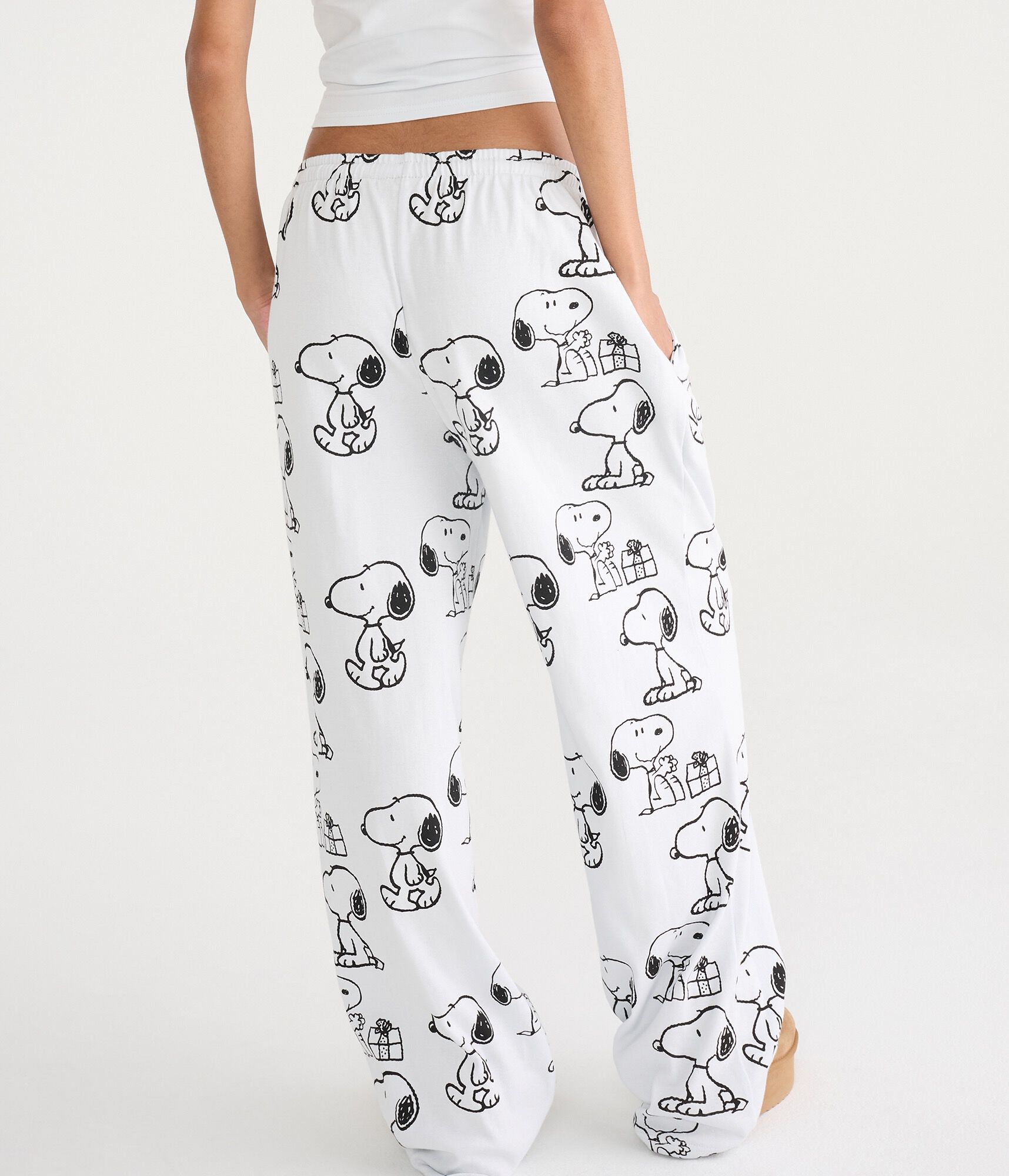 Snoopy Christmas Presents Flannel Sleep Pants