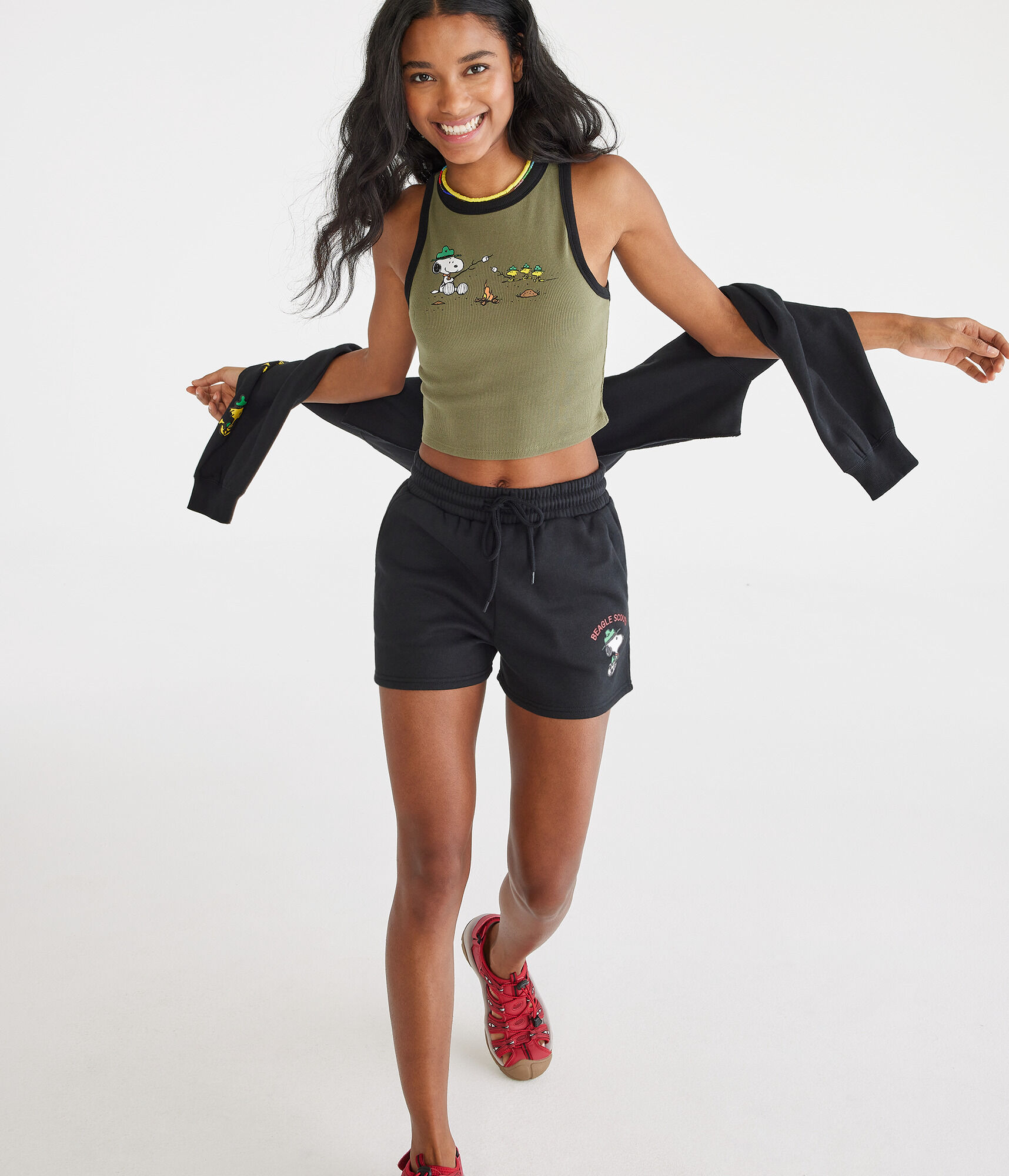AERO | CAMP SNOOPY&trade; Campfire Cropped Tank