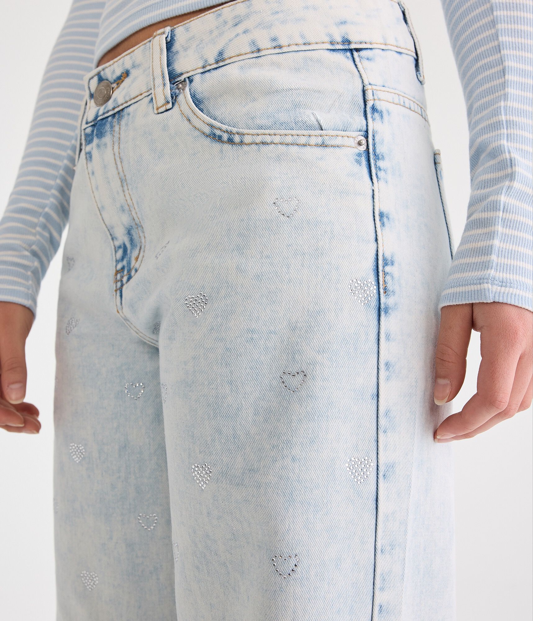 Low-Rise Baggy Wide Leg Rhinestone Hearts Jean