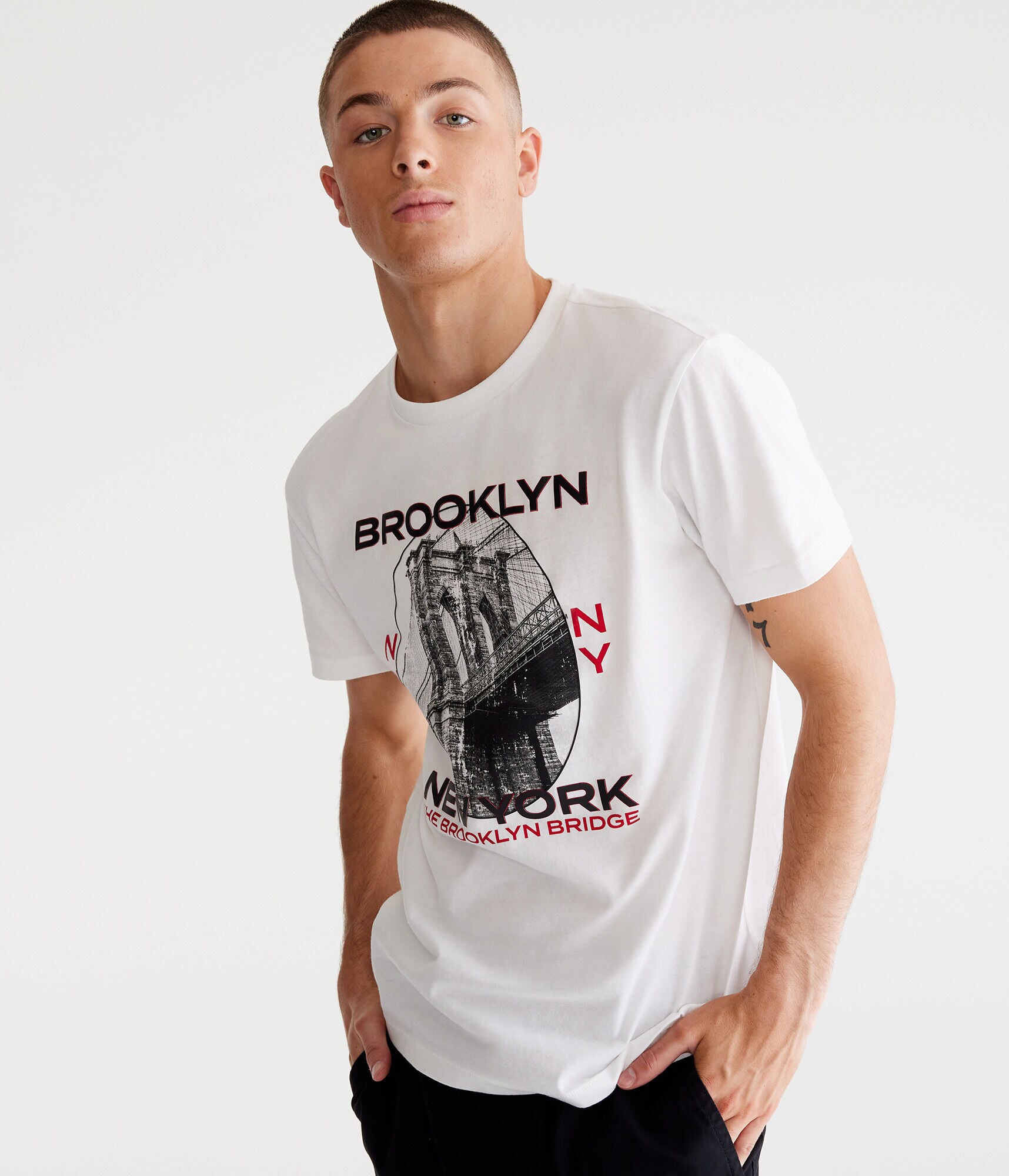 Brooklyn Bridge Oval Graphic Tee