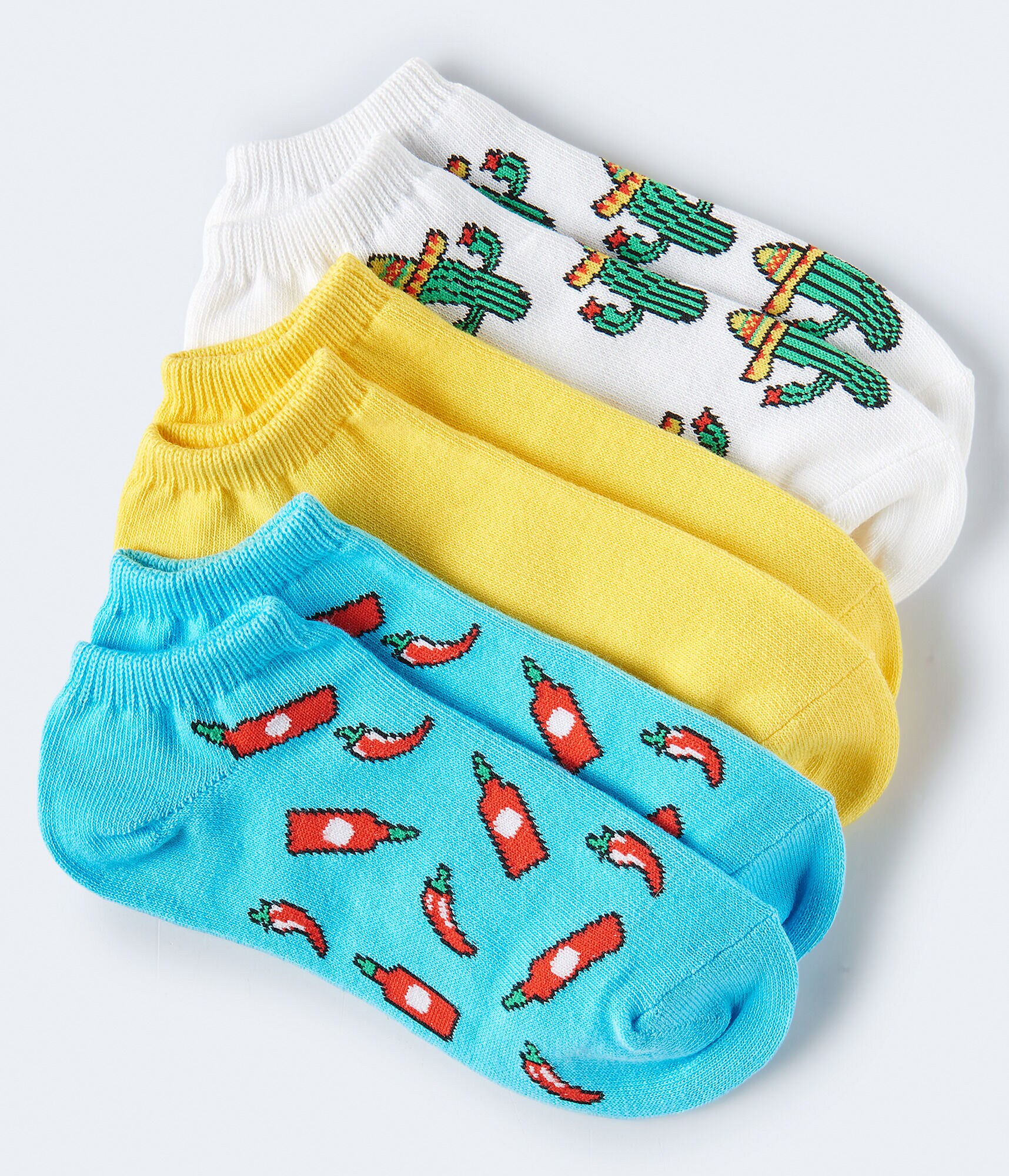 3-Pack Hot Sauce, Cactus Hat &amp; Solid Socks