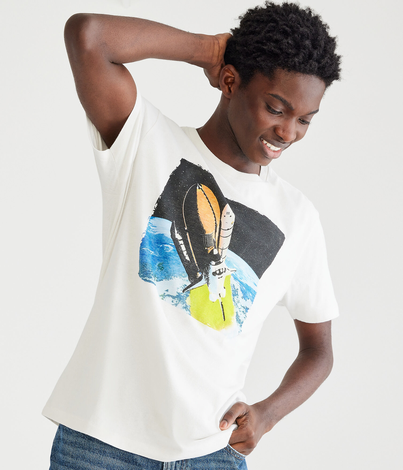 アラレ Spaceship Graphic Tee