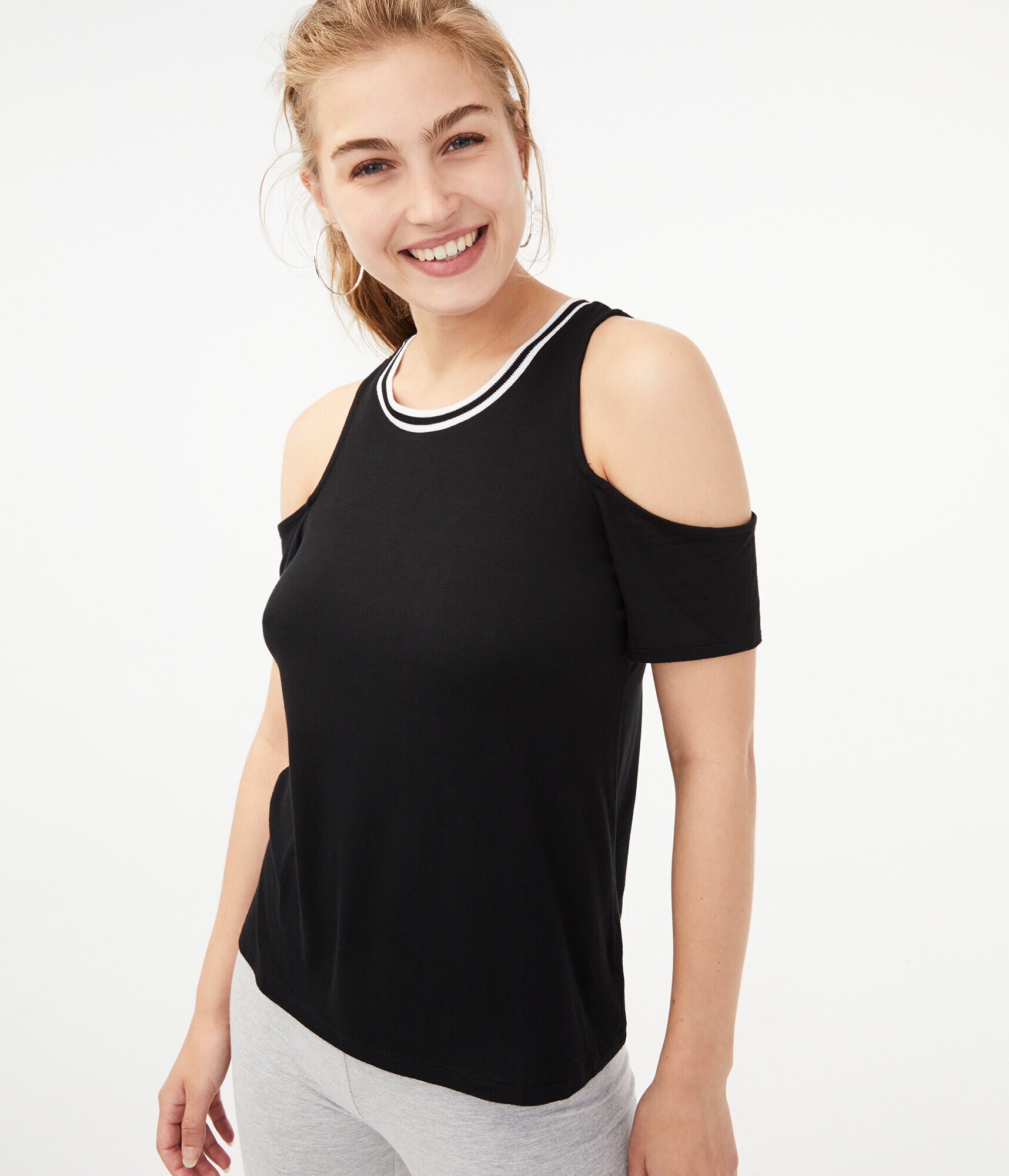 Cold Shoulder Ringer Tee***