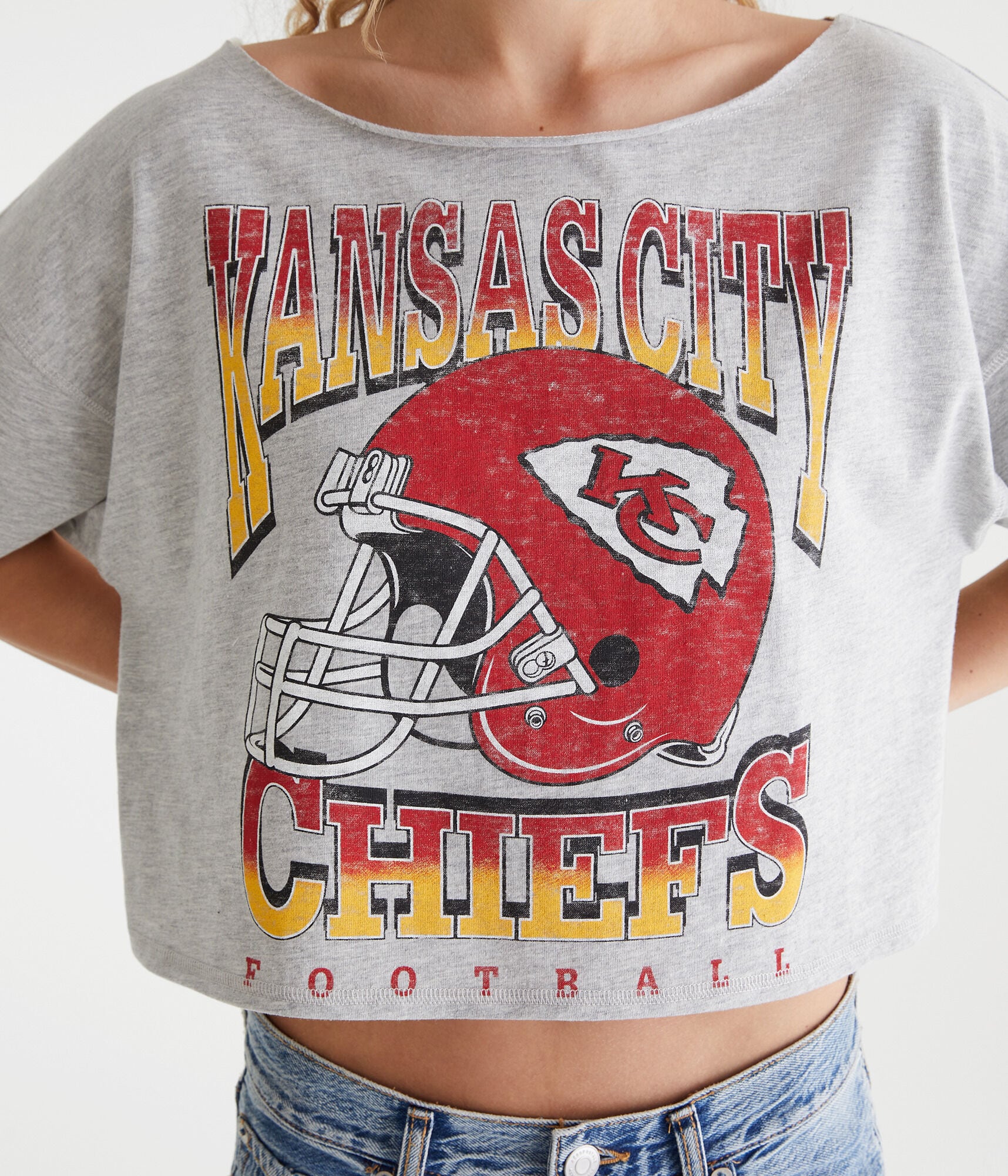 Kansas City Chiefs Cropped Off-The-Shoulder Graphic Tee