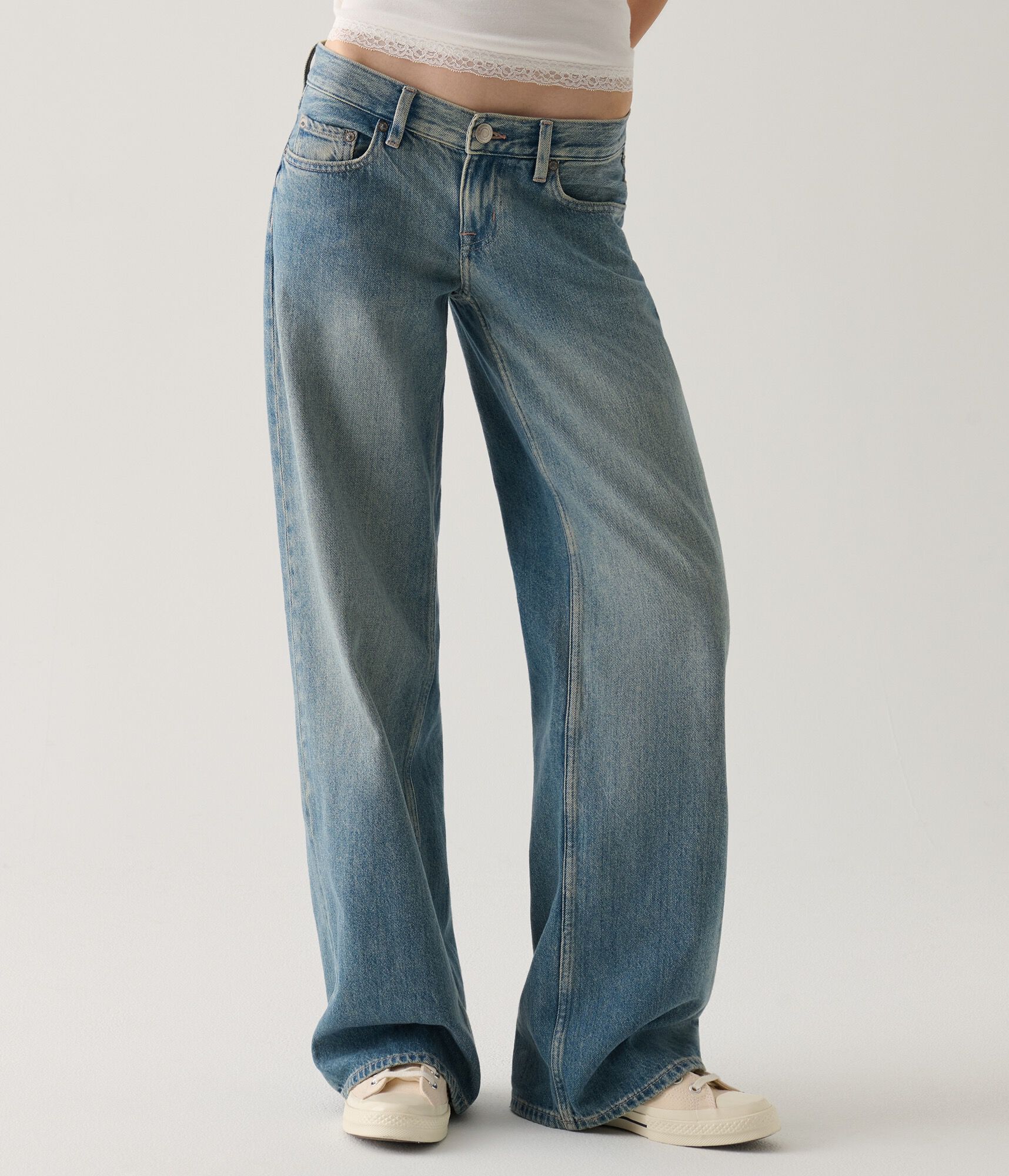 Super Low-Rise Baggy Wide Leg Rhinestone Heart Jean
