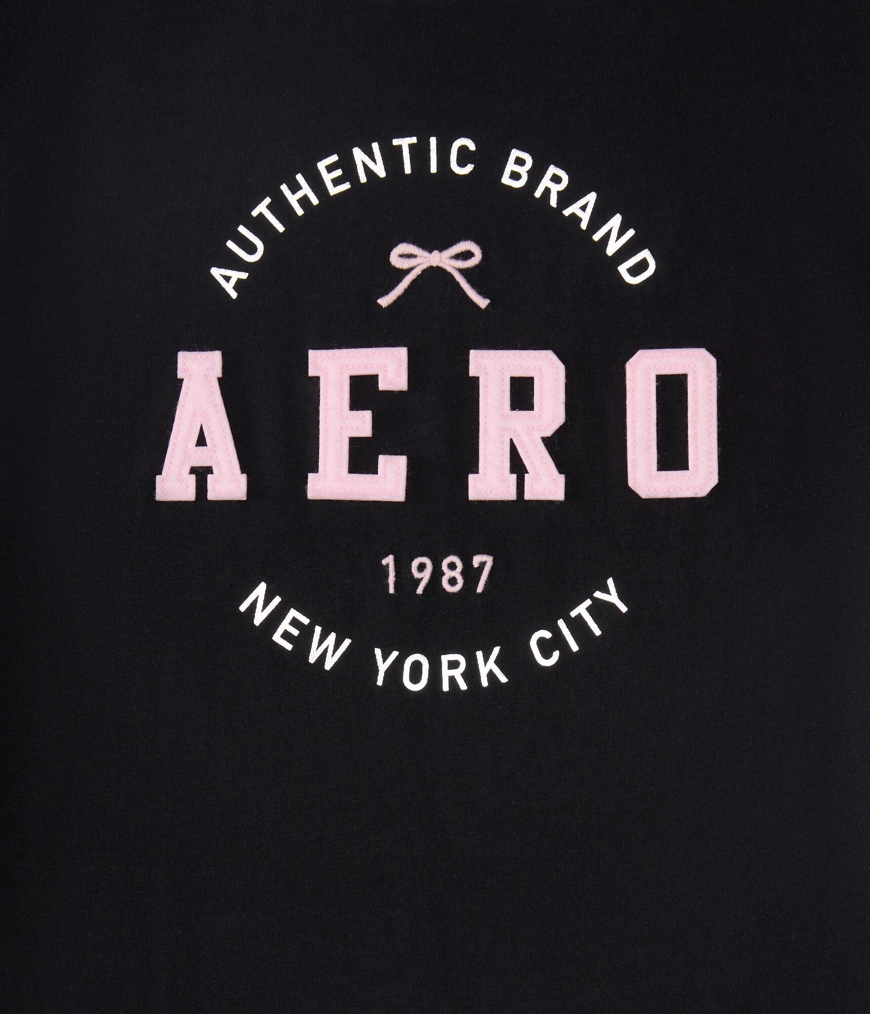 Aero Bow Circle Appliqu&eacute; Graphic Tee