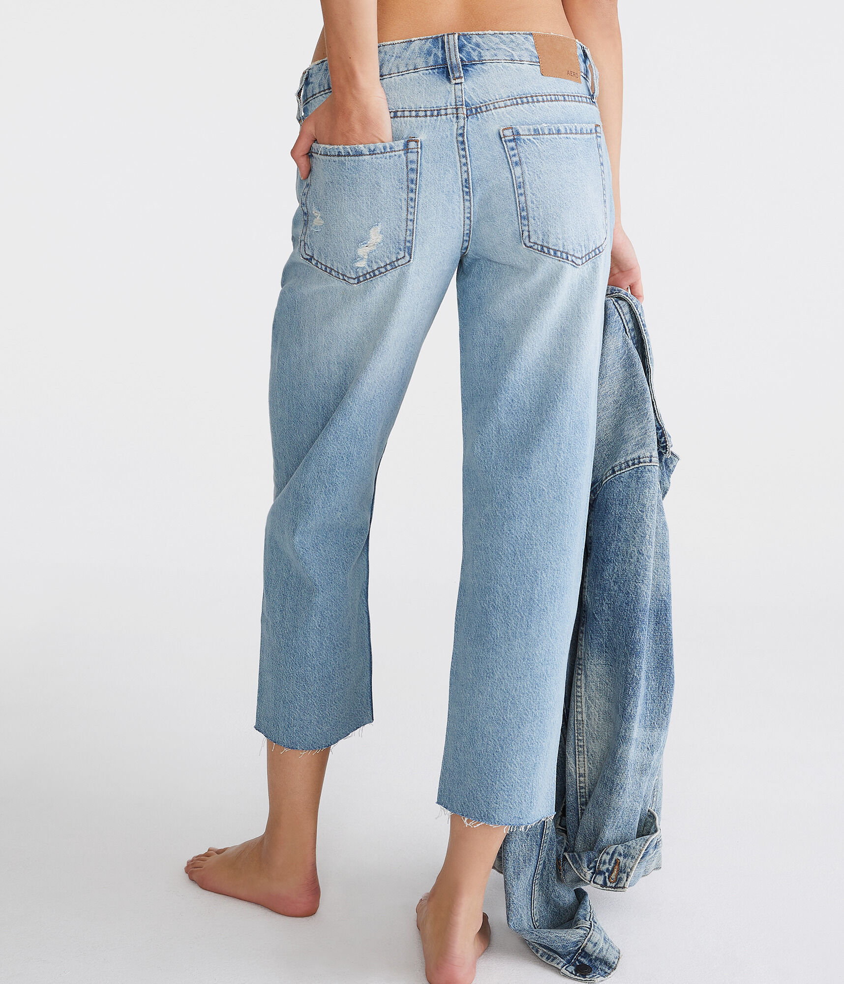 Low-Rise Baggy Crop Jean