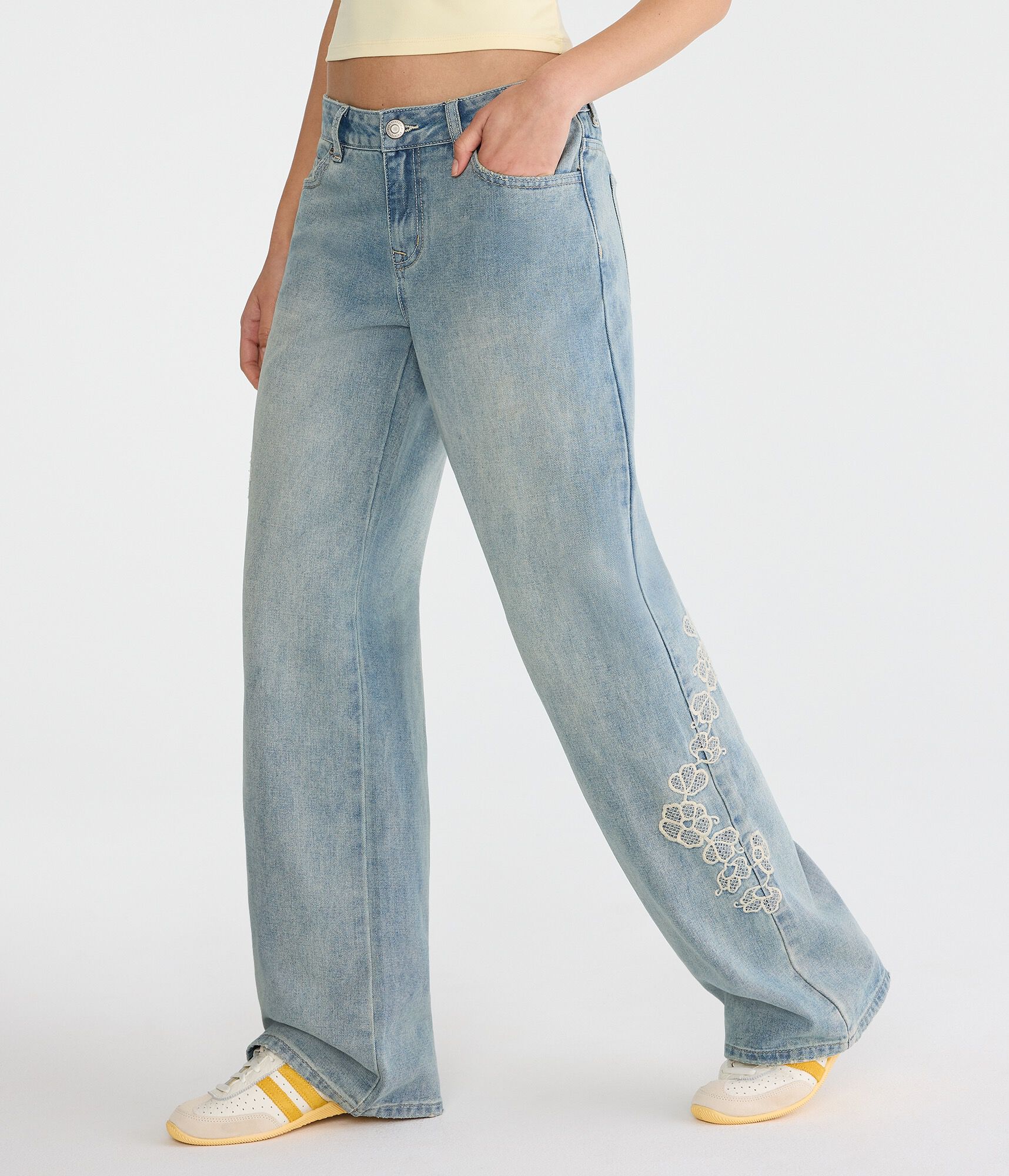 Low-Rise Baggy Wide Leg Embroidered Floral Jean
