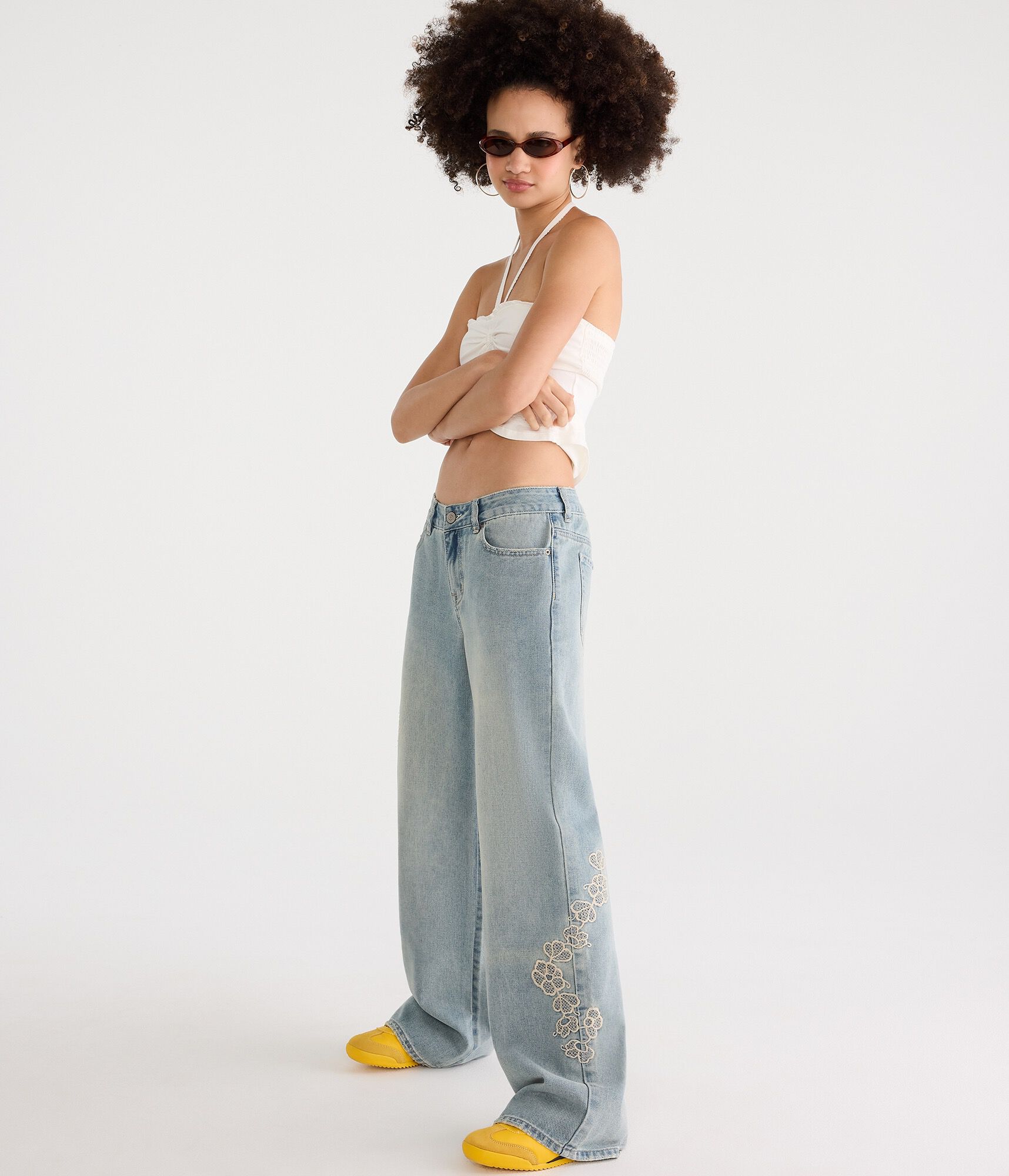 Low-Rise Baggy Wide Leg Embroidered Floral Jean