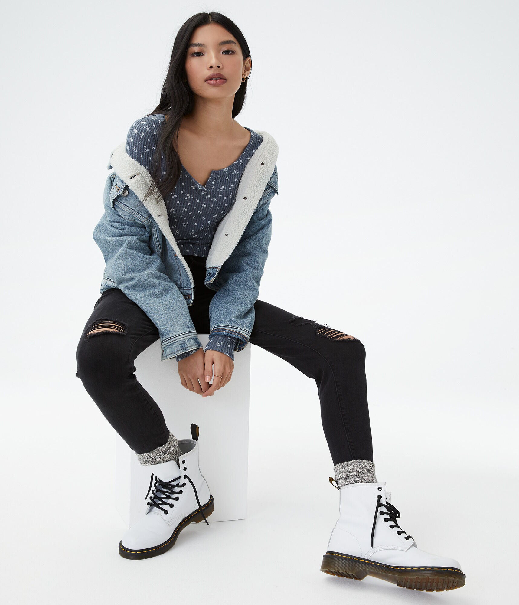 Long Sleeve Floral Notch-Neck Cropped Shrunken Tee