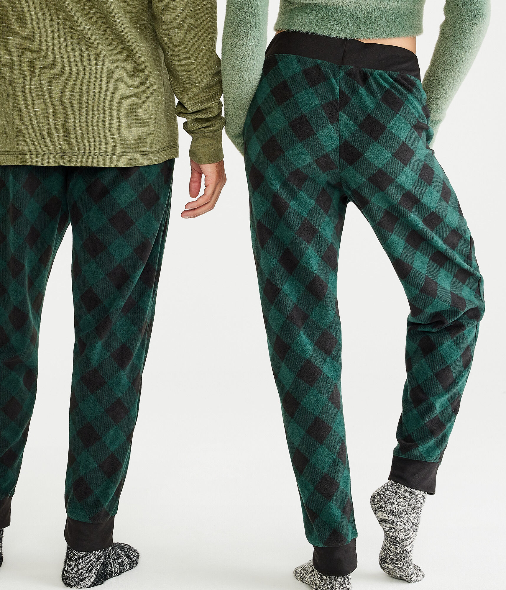 Peanuts&reg; | A&eacute;ropostale Snoopy Buffalo Plaid Sleep Pants