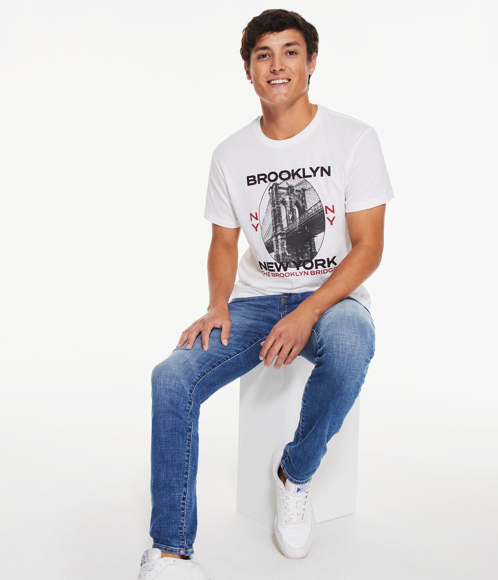 Brooklyn Bridge Oval Graphic Tee