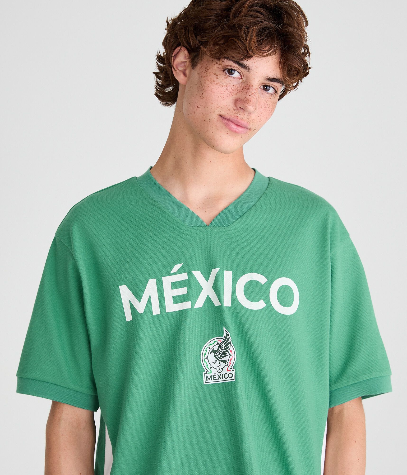 M&eacute;xico V-Neck Soccer Jersey