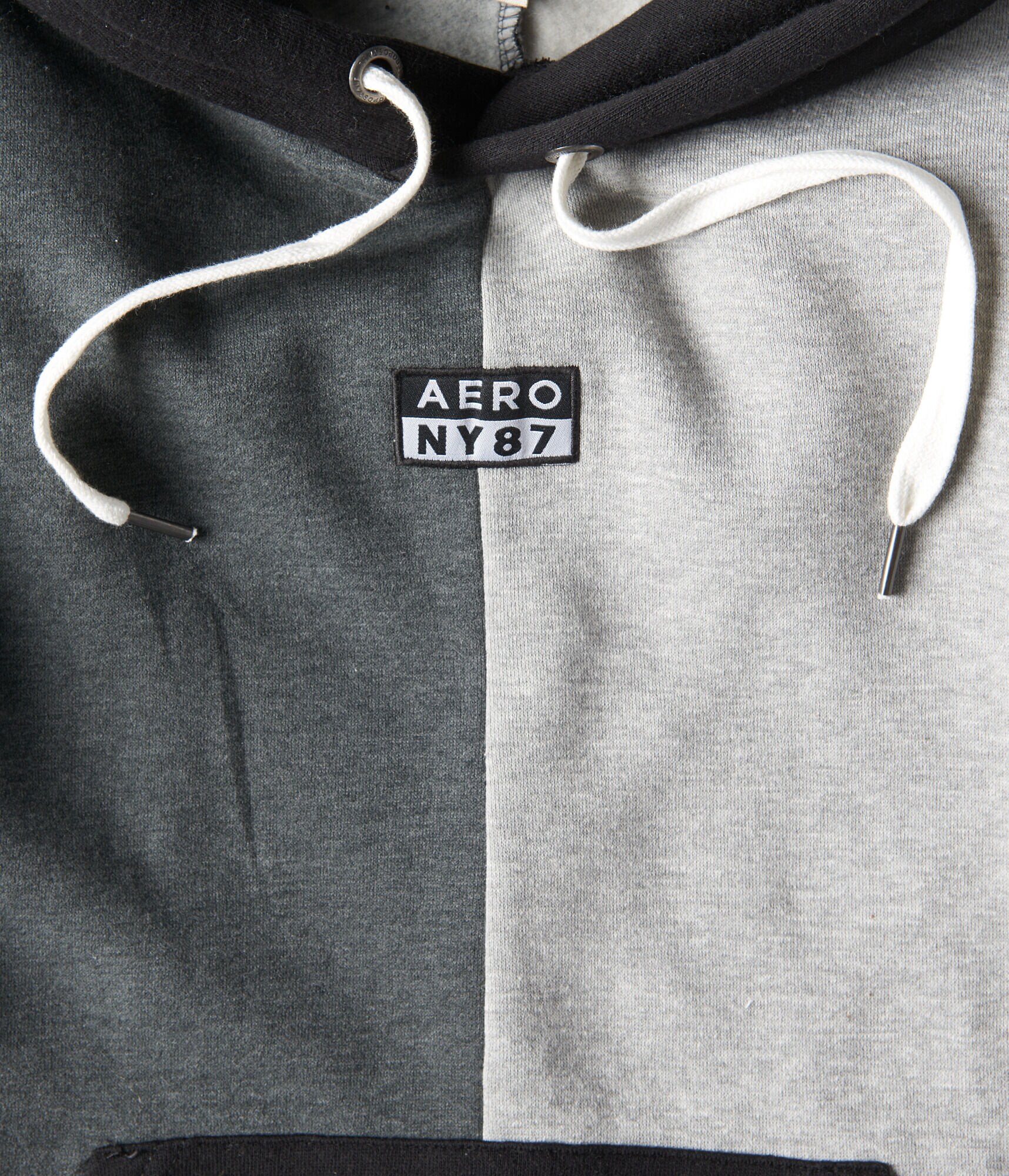Colorblocked Aero NY 87 Box Logo Pullover Hoodie***