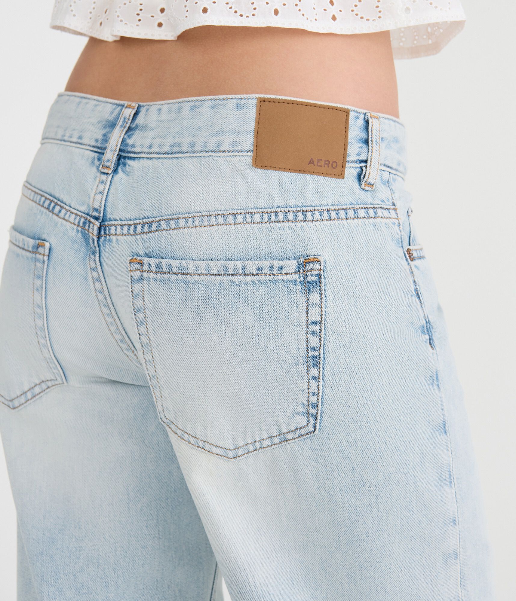 Low-Rise Baggy Wide Leg Jean