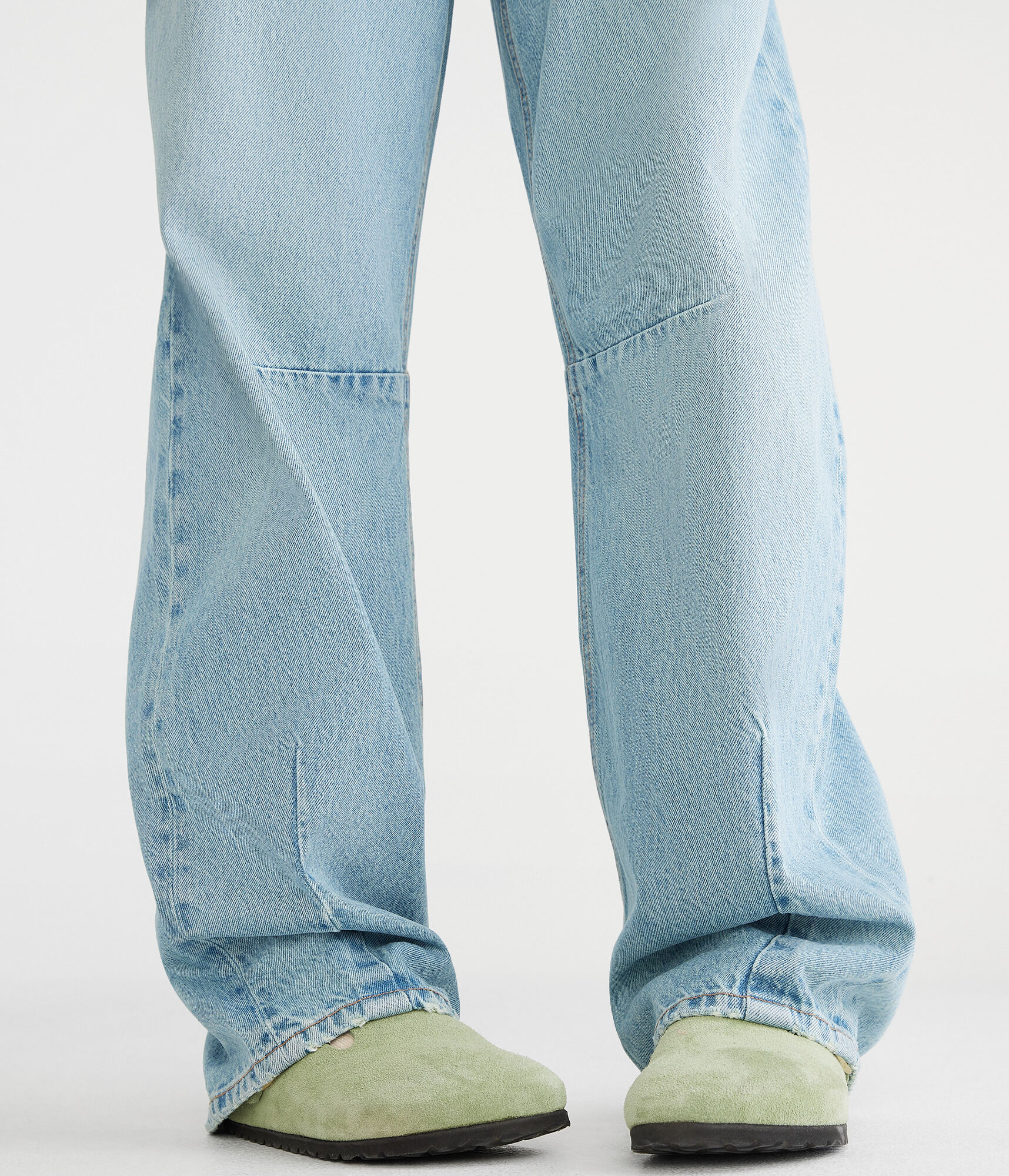 Low-Rise Baggy Barrel Jean