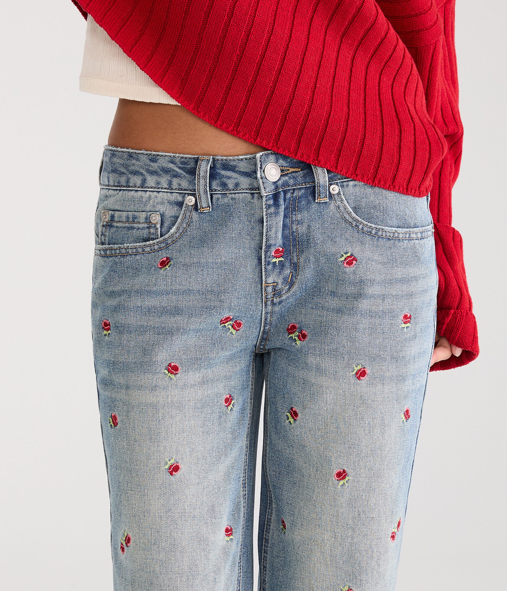 Low-Rise Baggy Wide Leg Rosette Jean