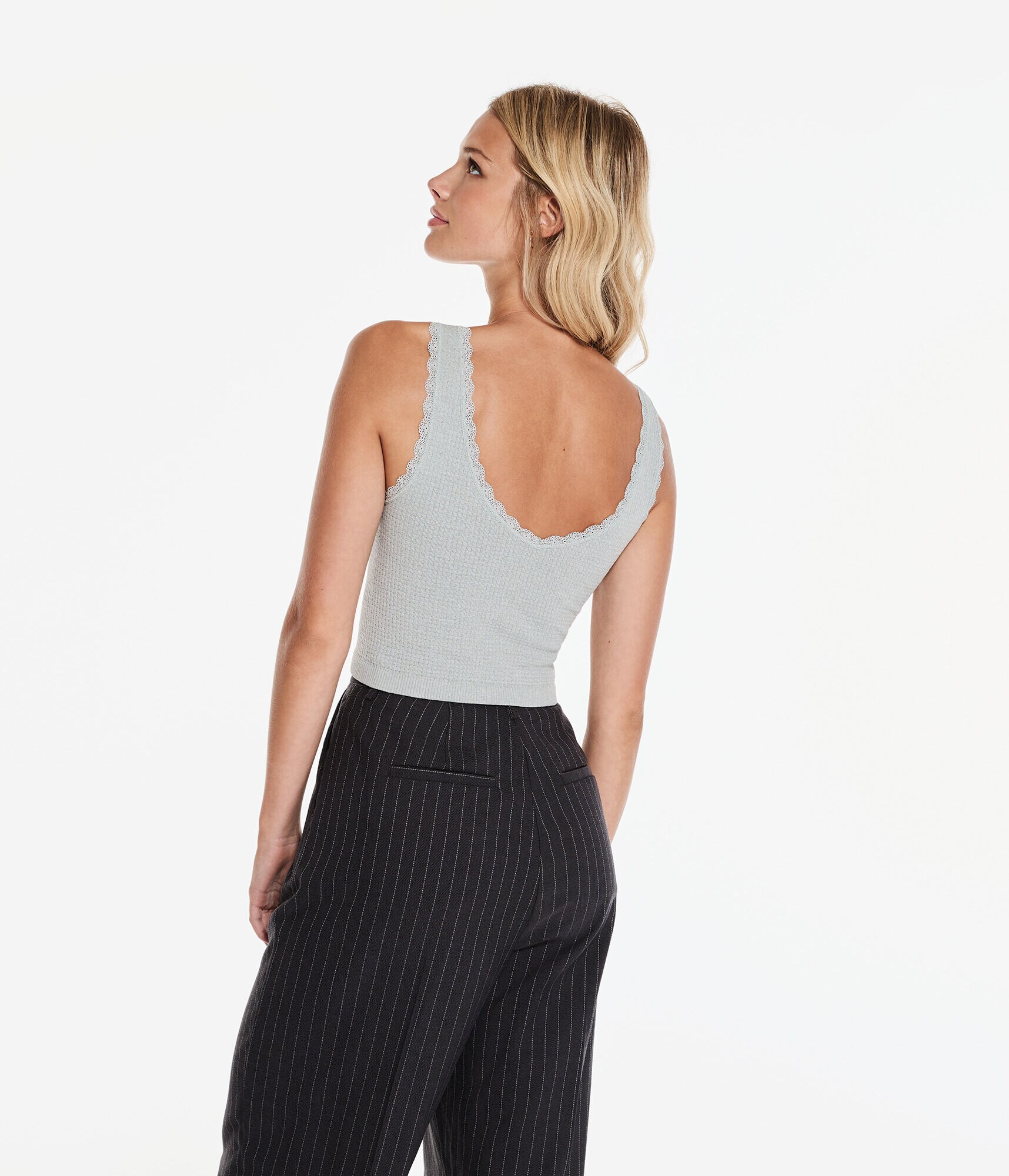 Wear 3 Ways Seamless Lace-Trim Cropped Tank