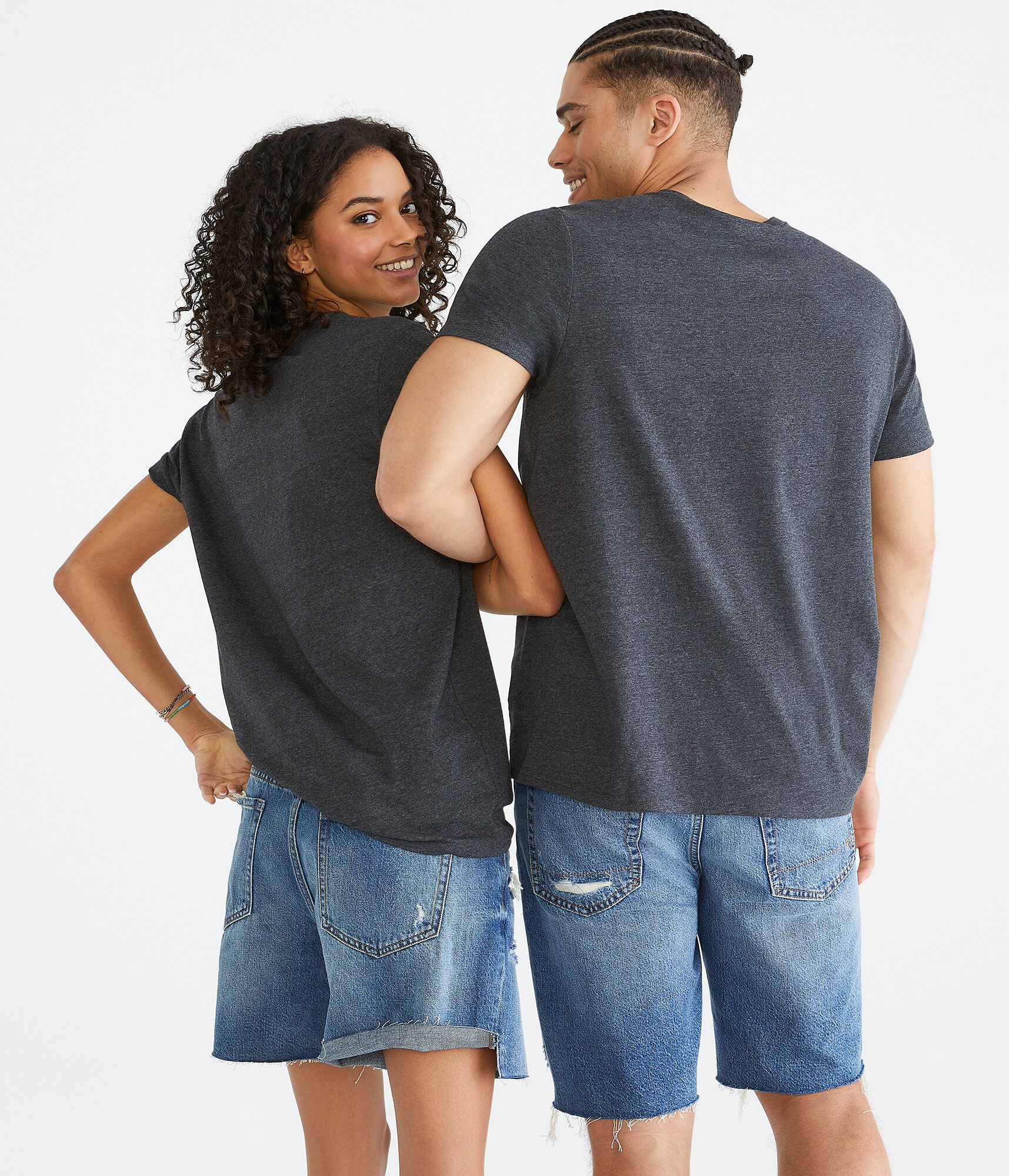 AERO | CAMP SNOOPY&trade; Cliff Crossing Relaxed Tee