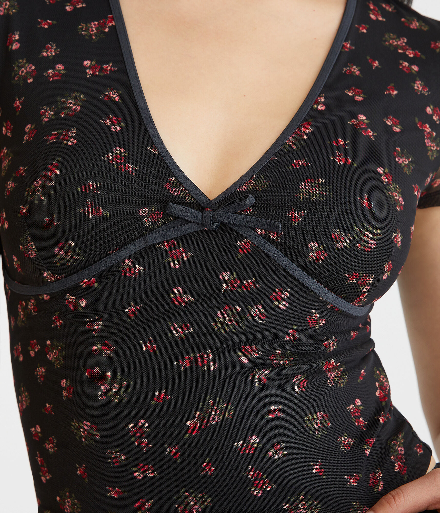 Floral Mesh V-Neck Crop Top