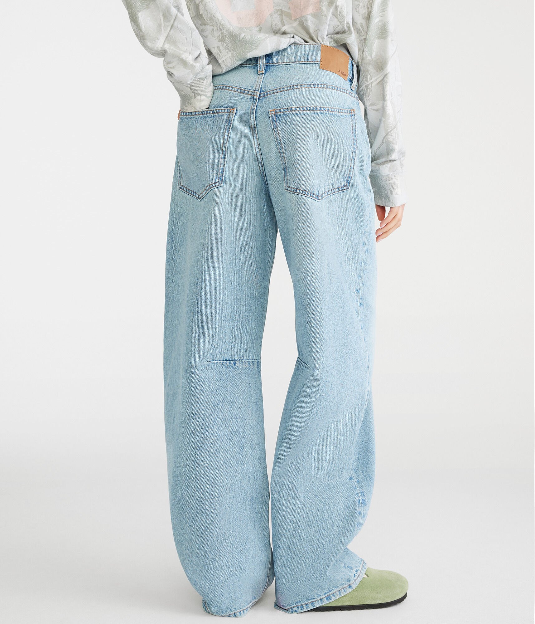 Low-Rise Baggy Barrel Jean