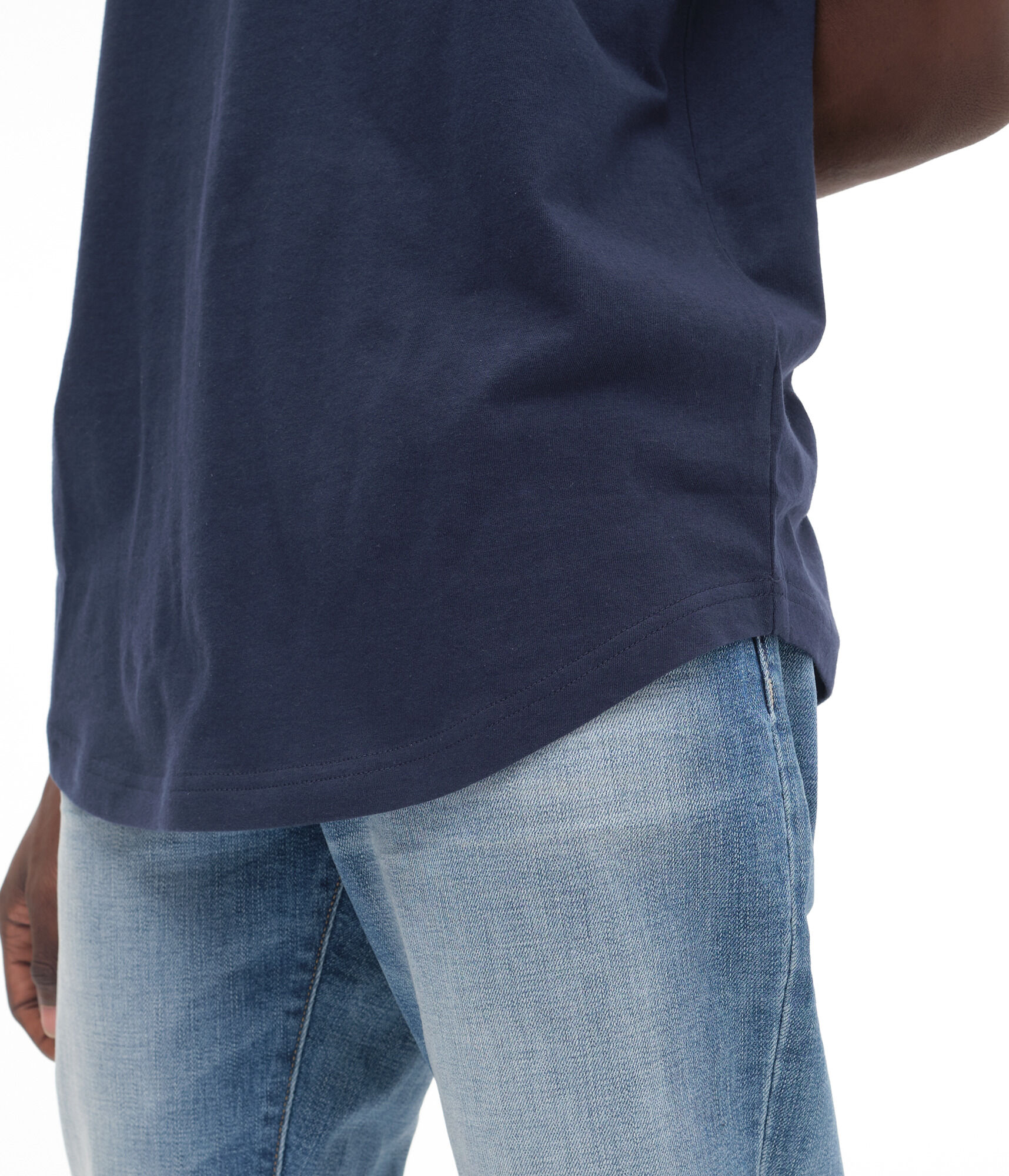 Aero Logo Curved Hem Graphic Tee***