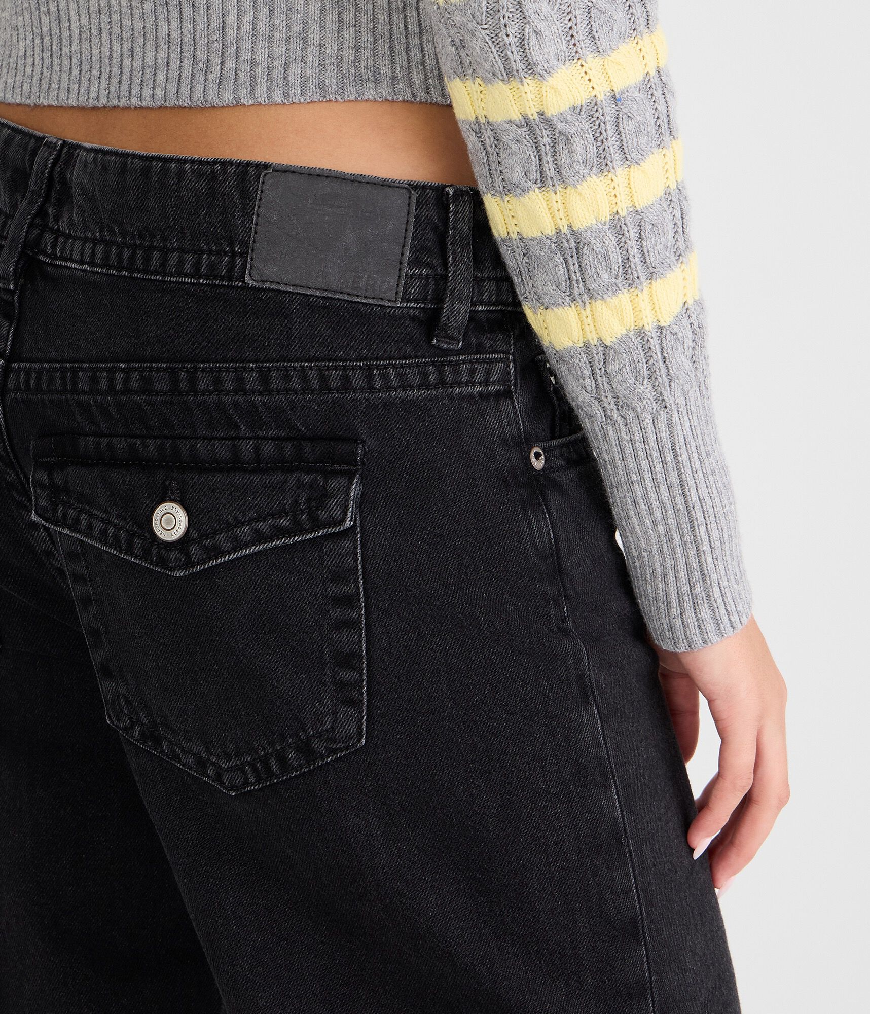 Low-Rise Baggy Wide Leg Jean