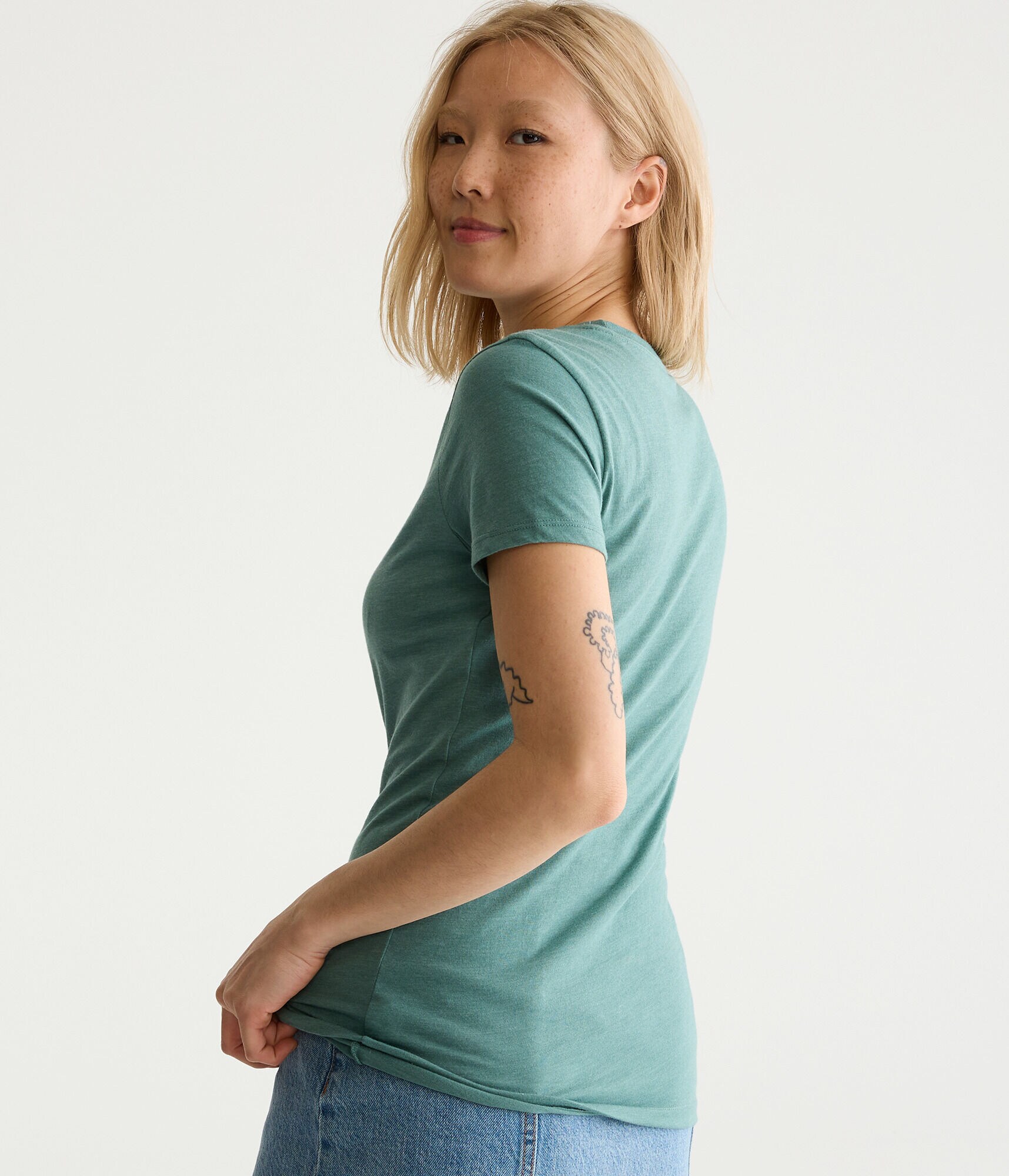 Aeropostale NYC Roses Graphic Tee