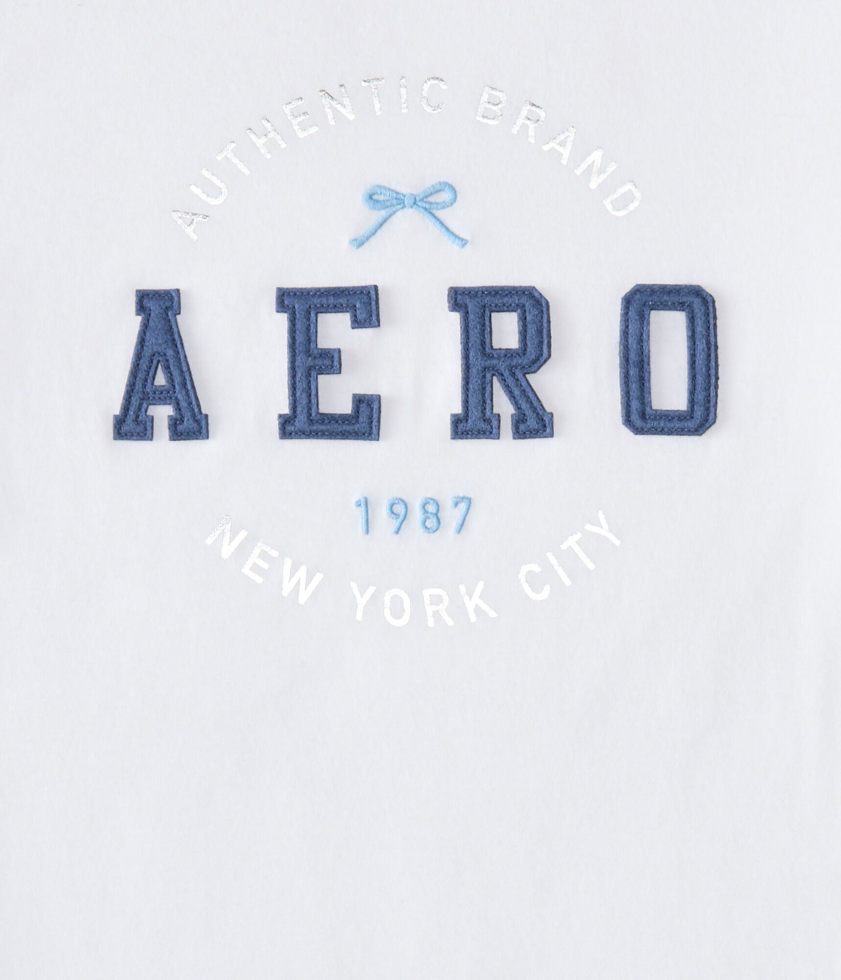 Aero Bow Circle Appliqu&eacute; Graphic Tee