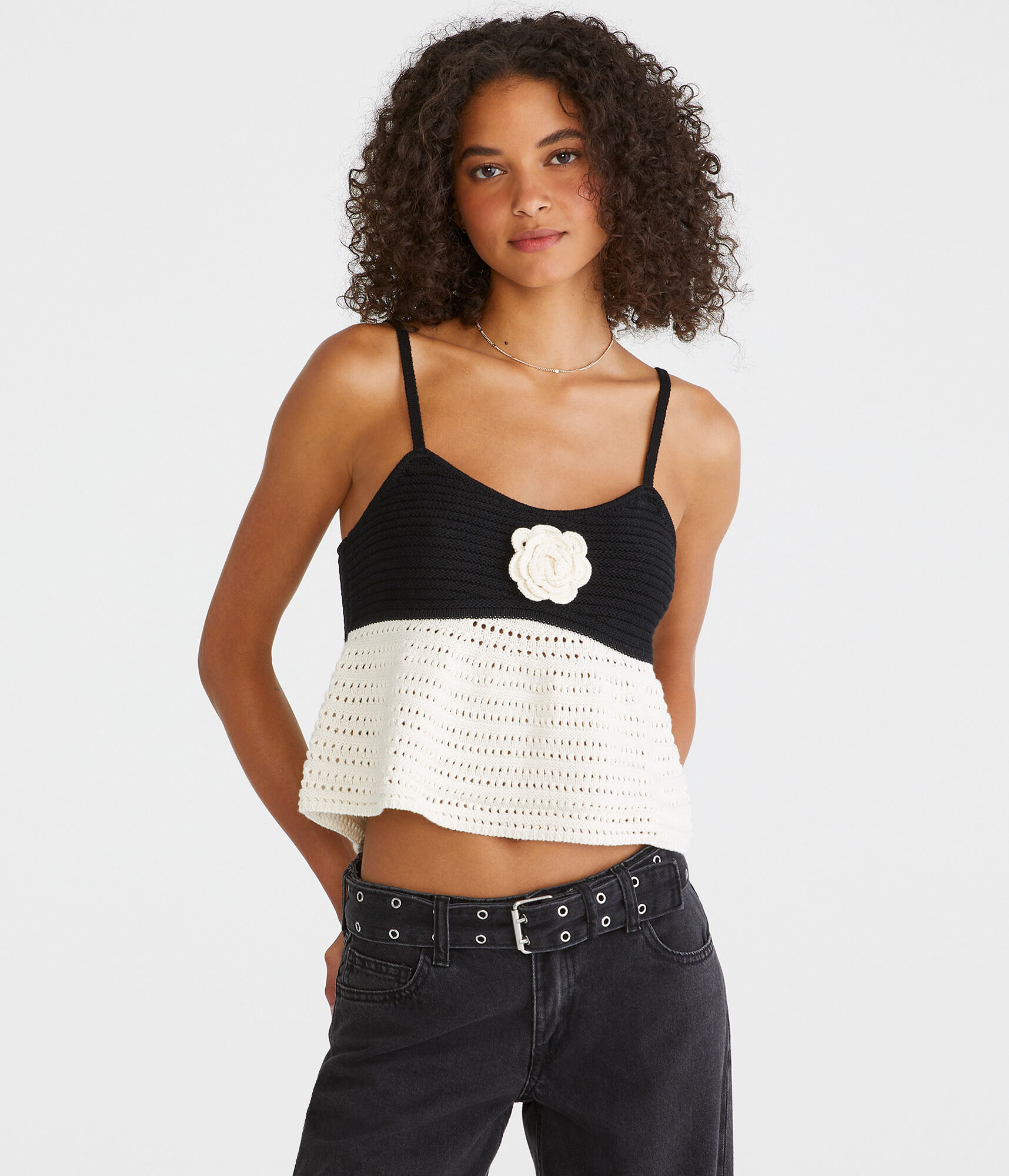 GROWNクロシェセトア Rosette Crocheted Peplum Tank