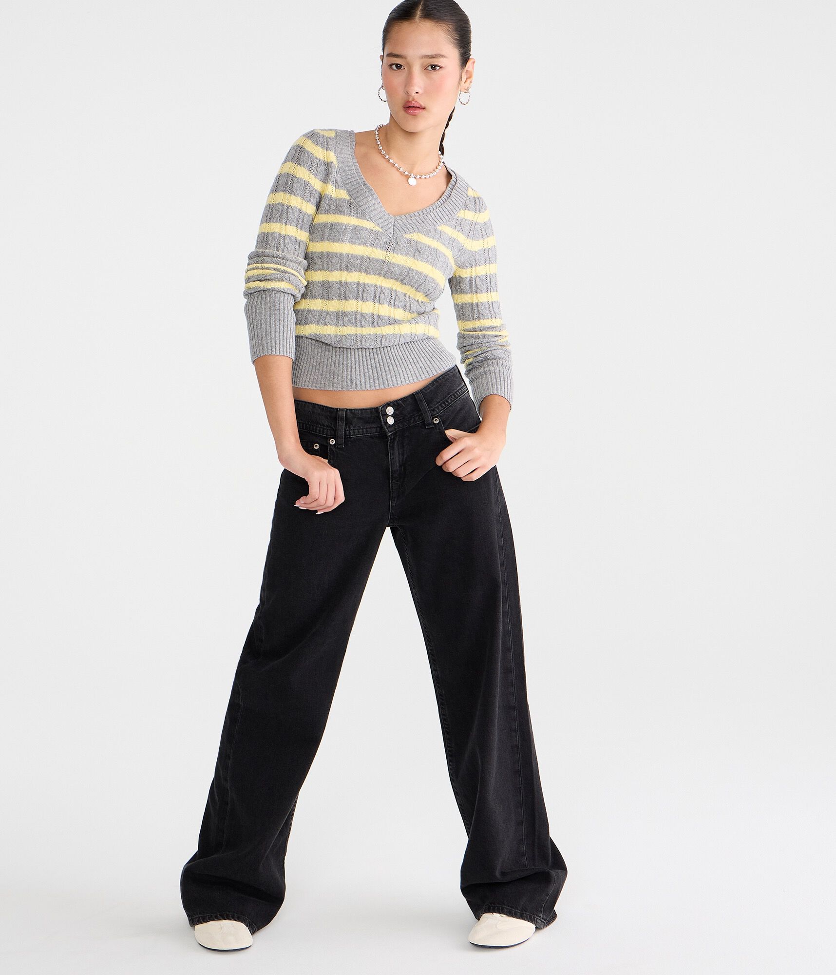 Low-Rise Baggy Wide Leg Jean