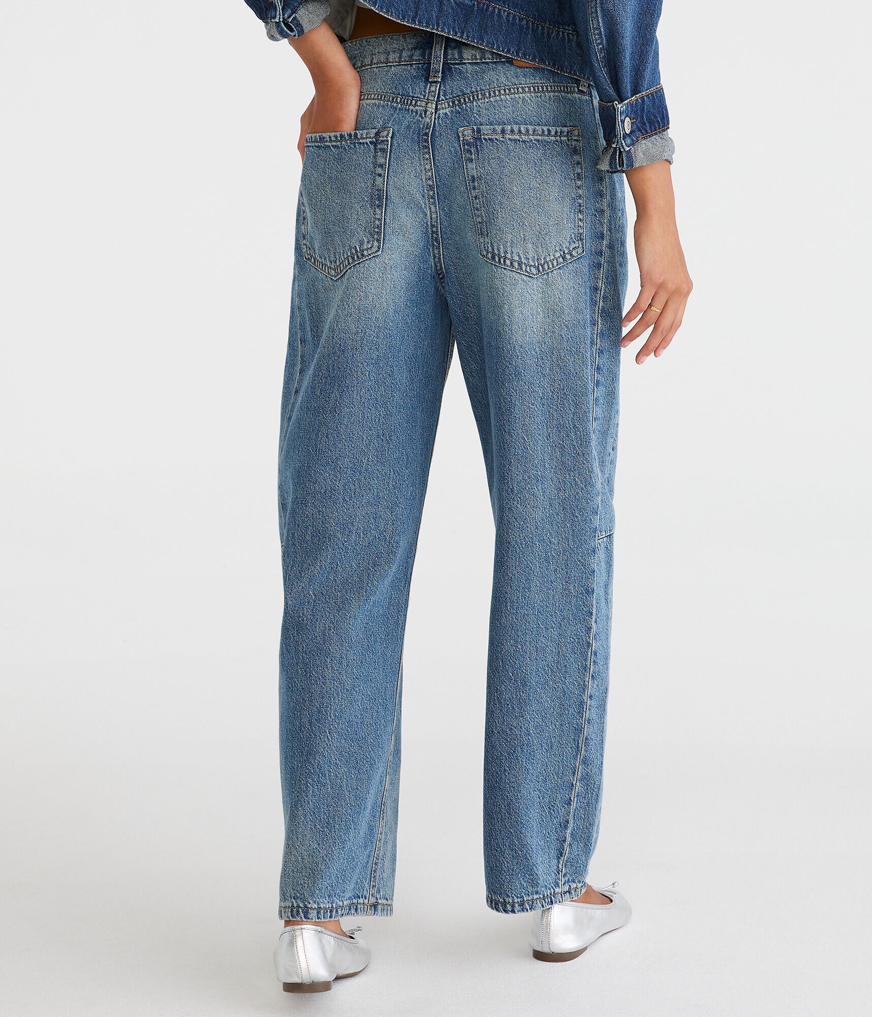 Mid-Rise Barrel Leg Jean