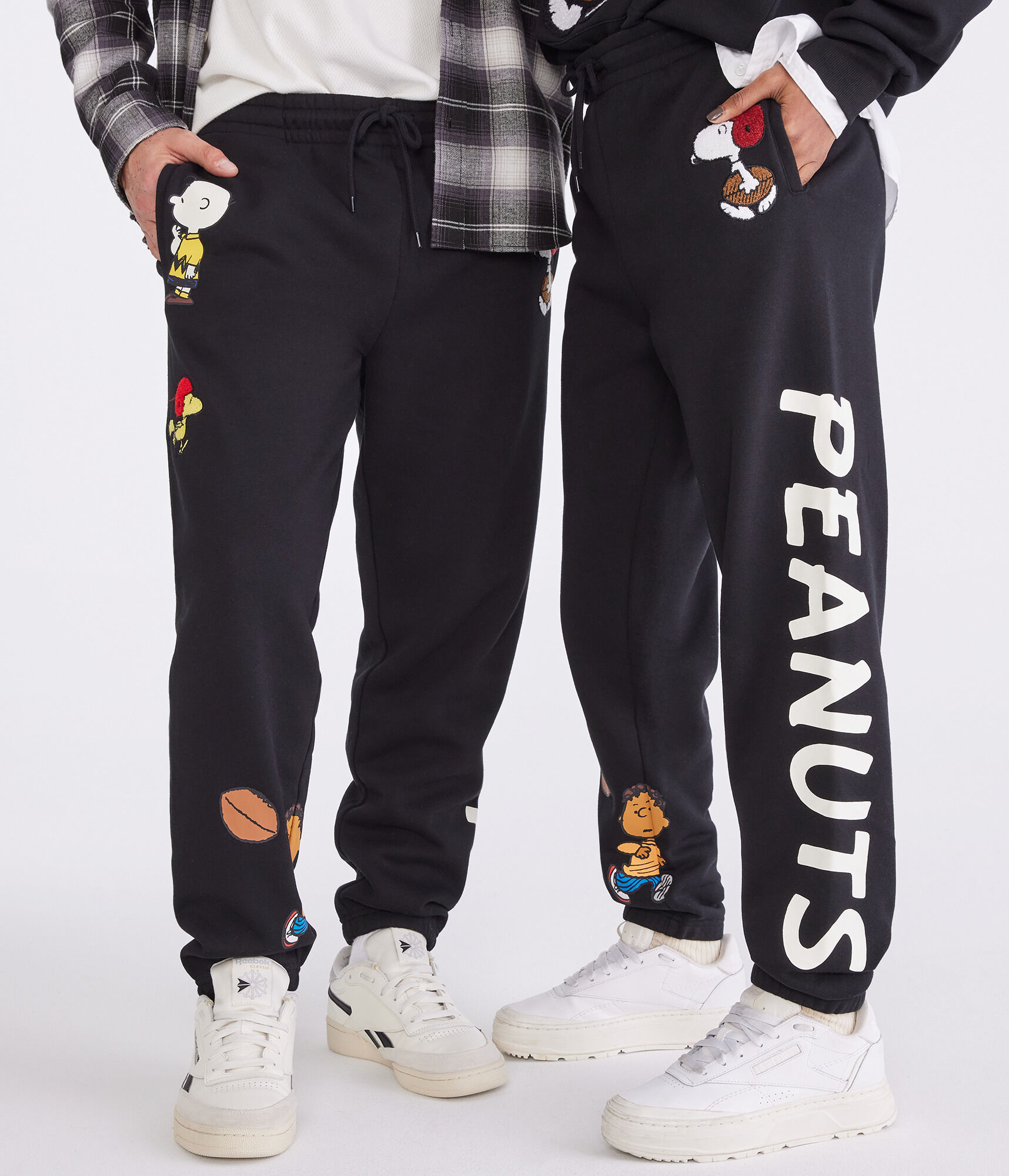 Peanuts&reg; | A&eacute;ropostale Snoopy Football Jogger Sweatpants