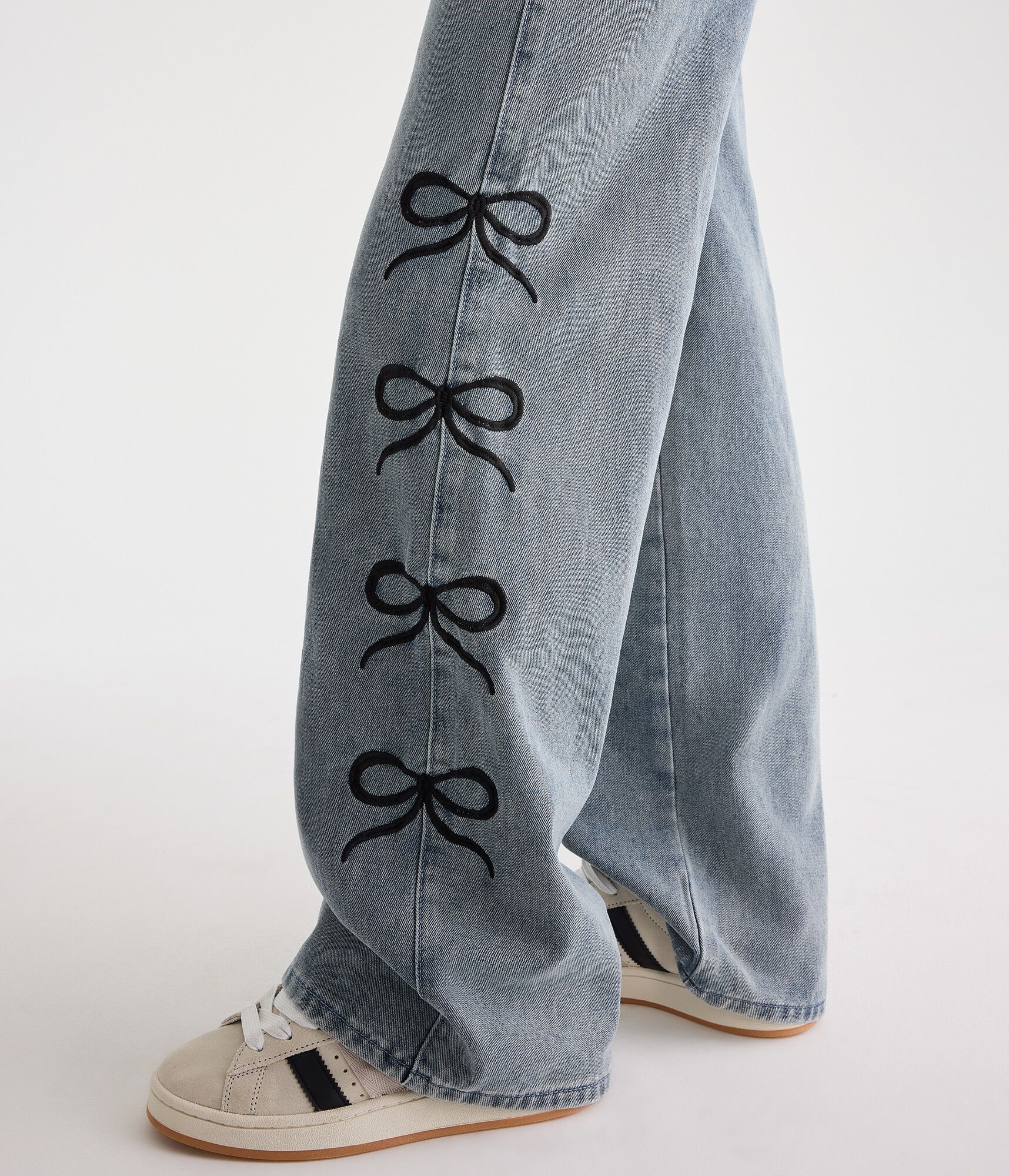Low-Rise Baggy Wide Leg Bows Jean