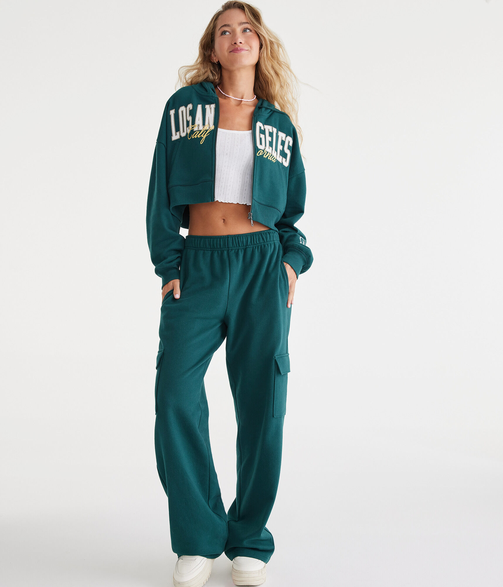 Low-Rise Cargo Wide Leg Sweatpants