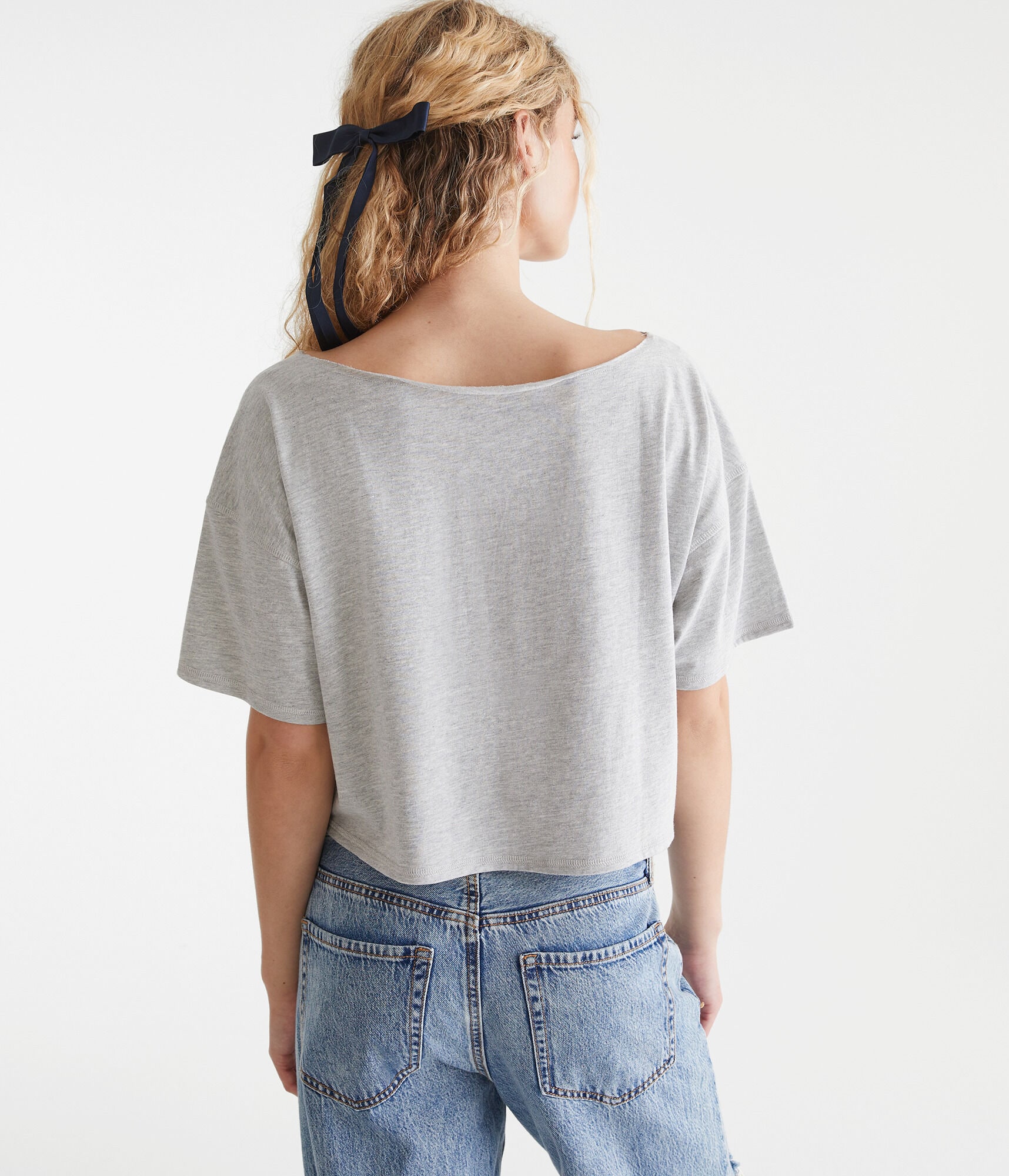 Kansas City Chiefs Cropped Off-The-Shoulder Graphic Tee