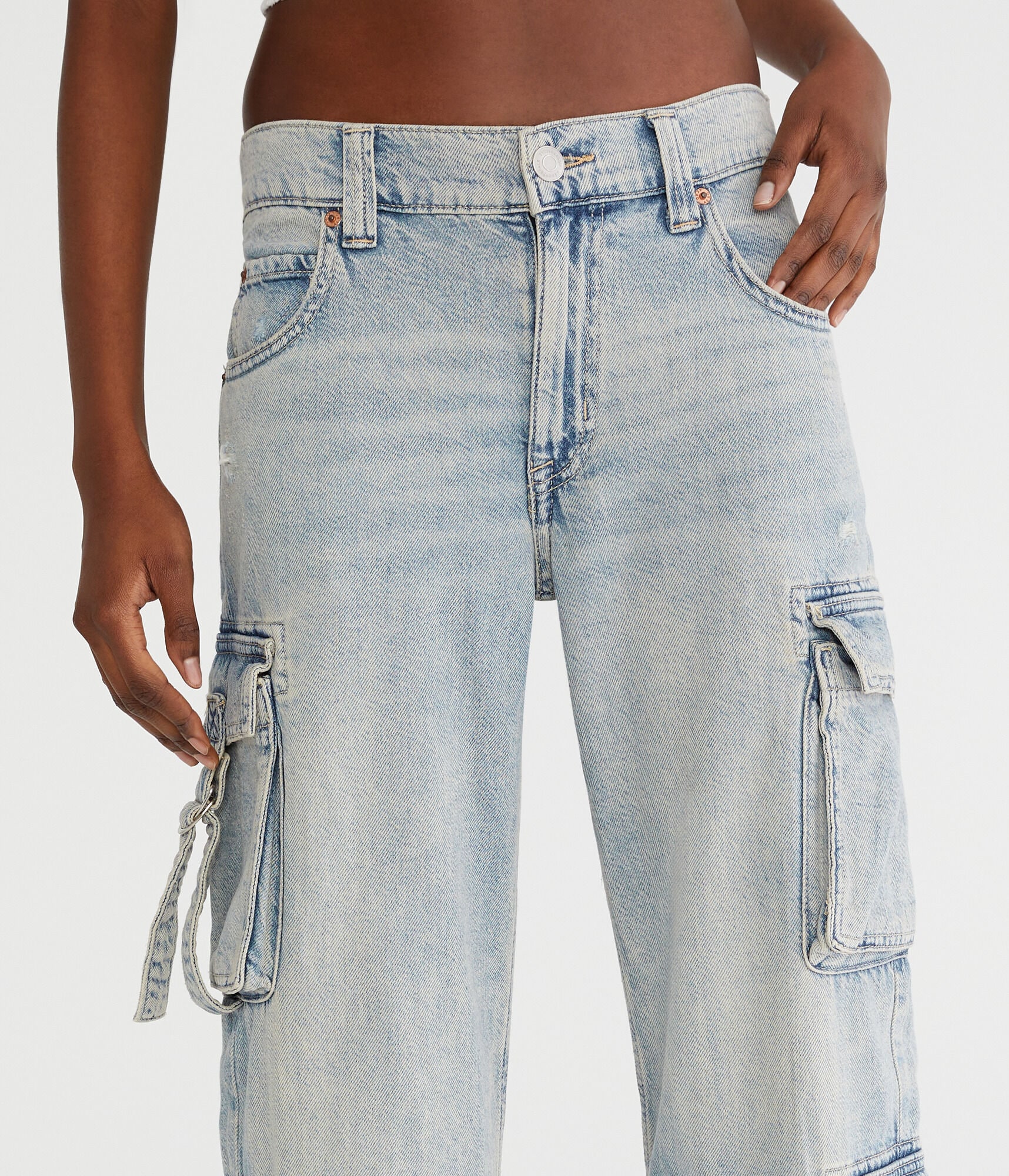 Low-Rise Wide Leg Cargo Jean