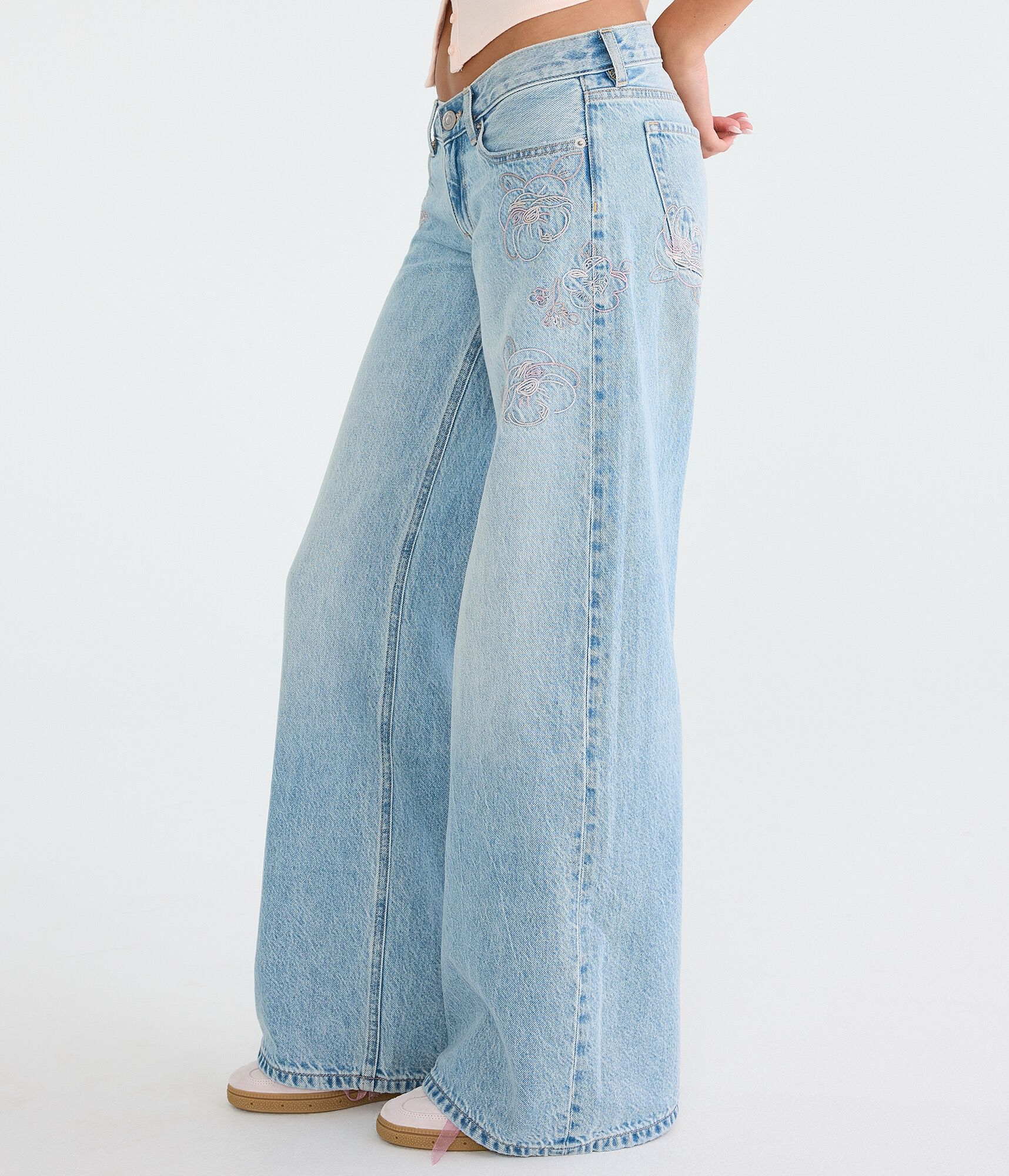 Super Low-Rise Ultra Wide Leg Embroidered Flowers Jean