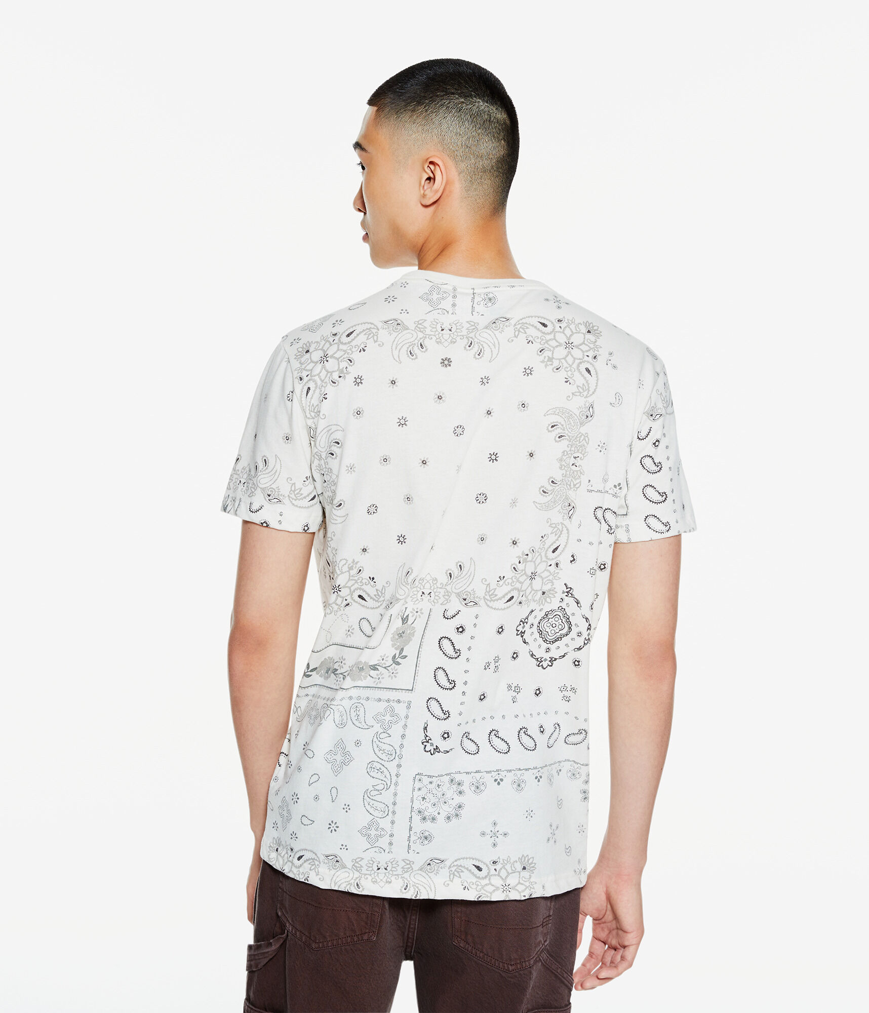 【ANGLAN】Bandana Paint Over Half Tee Bandana Print Graphic Tee