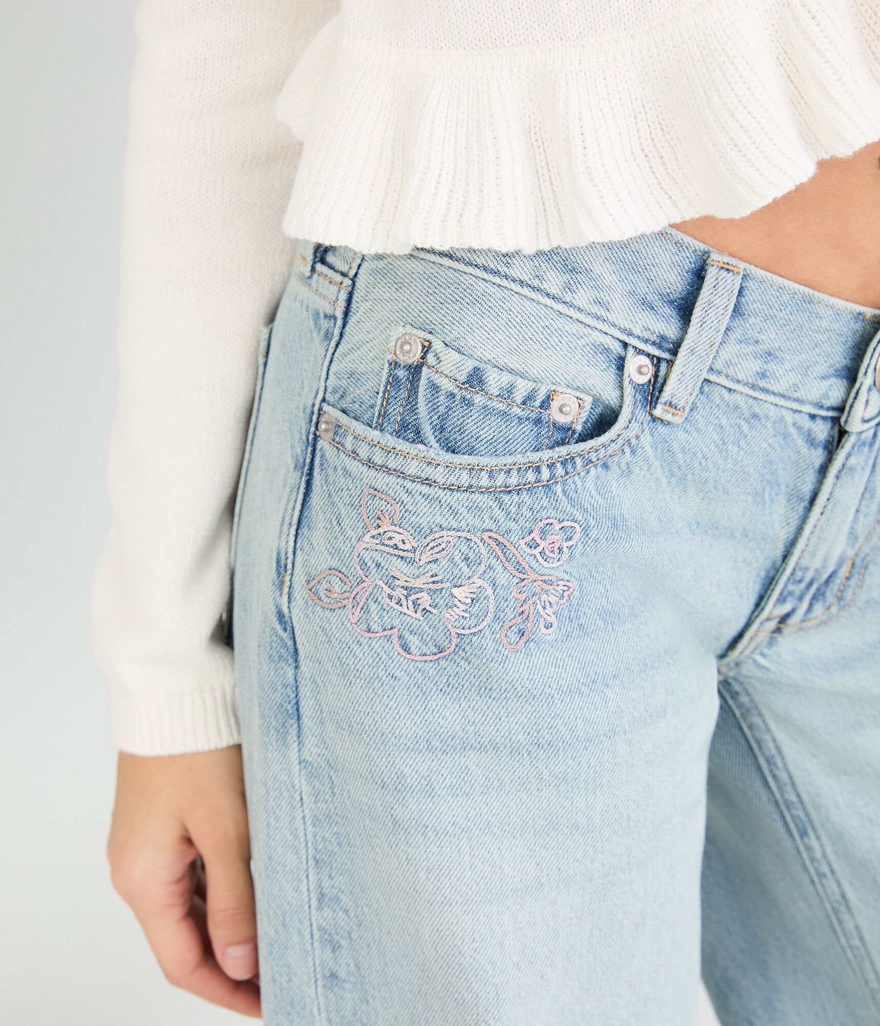 Super Low-Rise Ultra Wide Leg Embroidered Flower Jean
